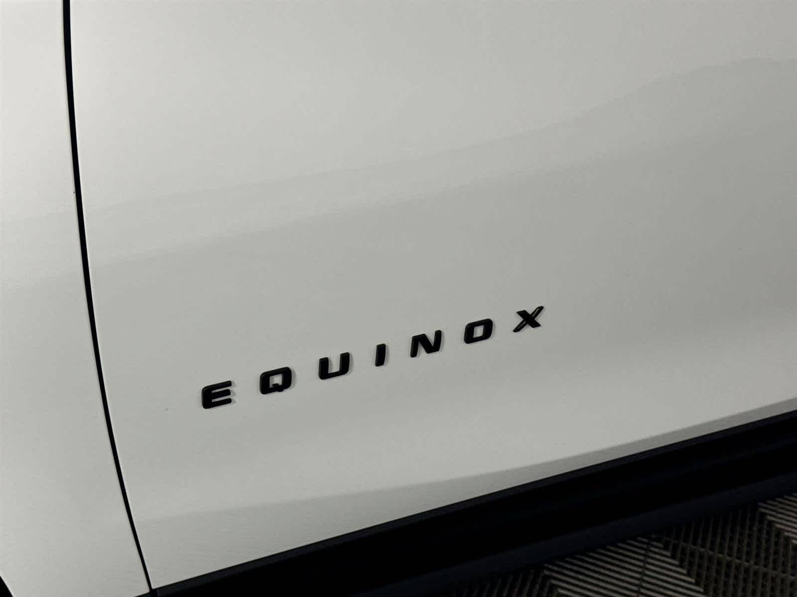 Thumbnail: 2022 Chevrolet Equinox - 10