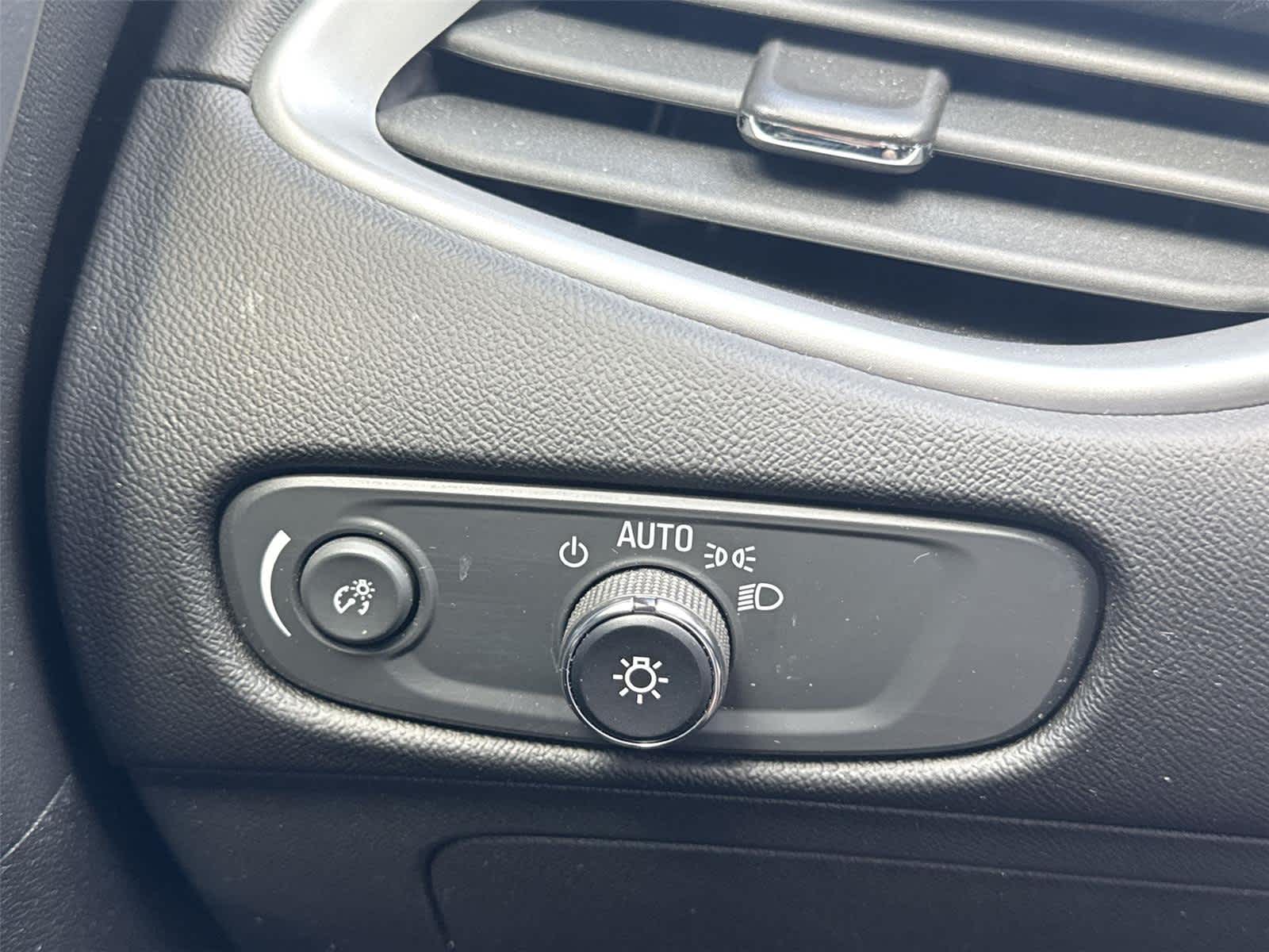 Thumbnail: 2023 Chevrolet Malibu - 23