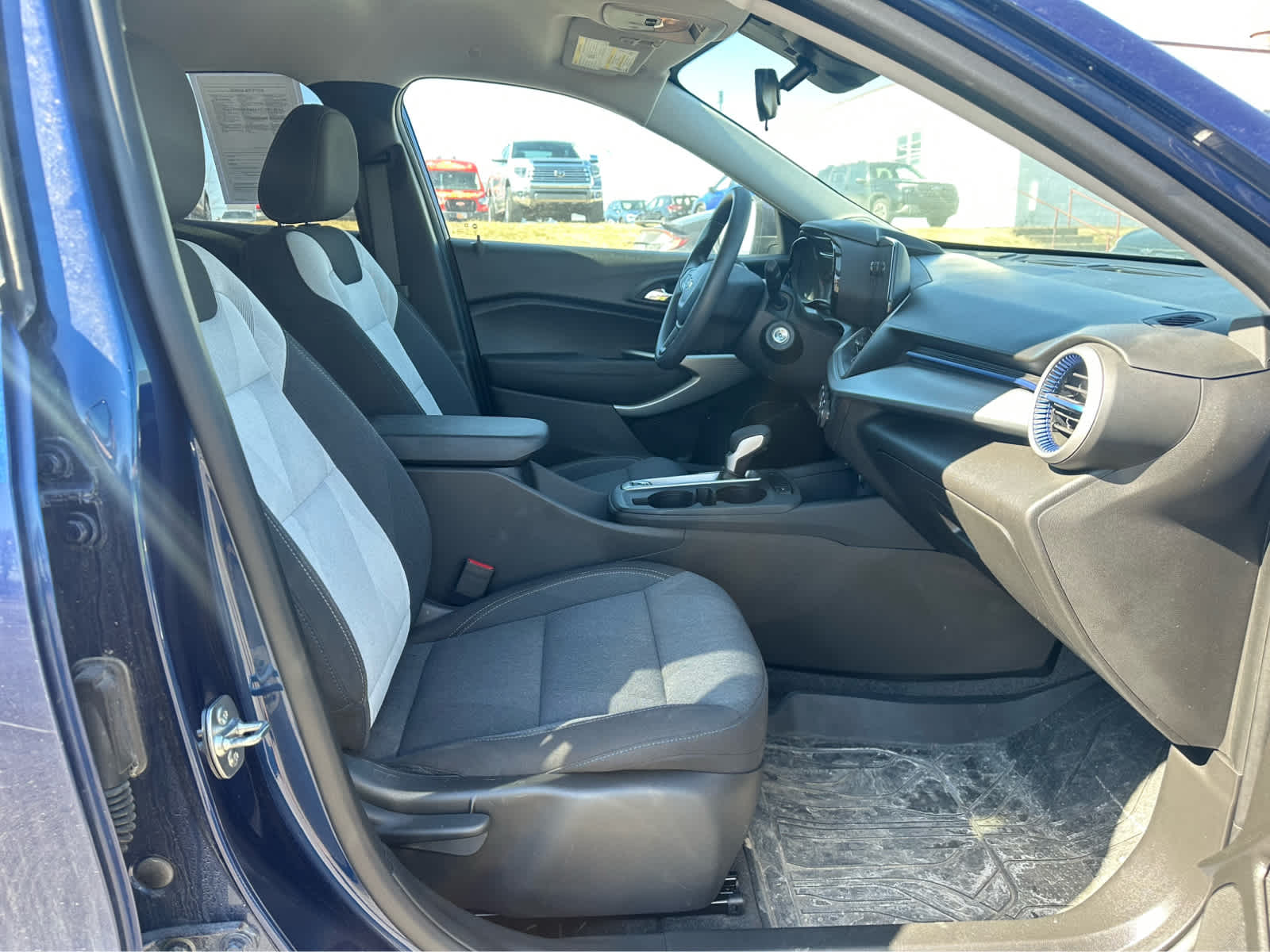 Thumbnail: 2024 Chevrolet Trax - 20