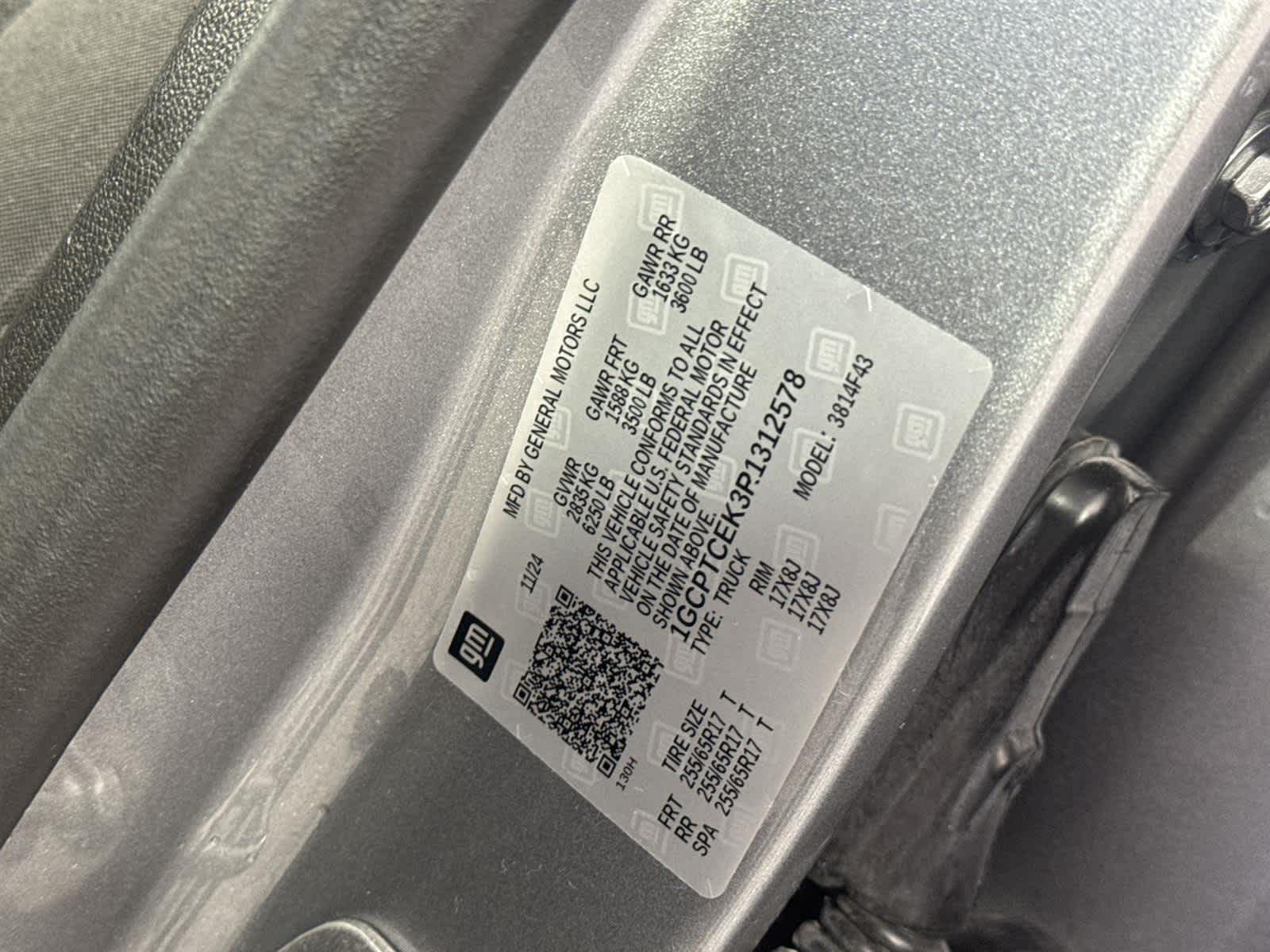 Thumbnail: 2024 Chevrolet Colorado - 31