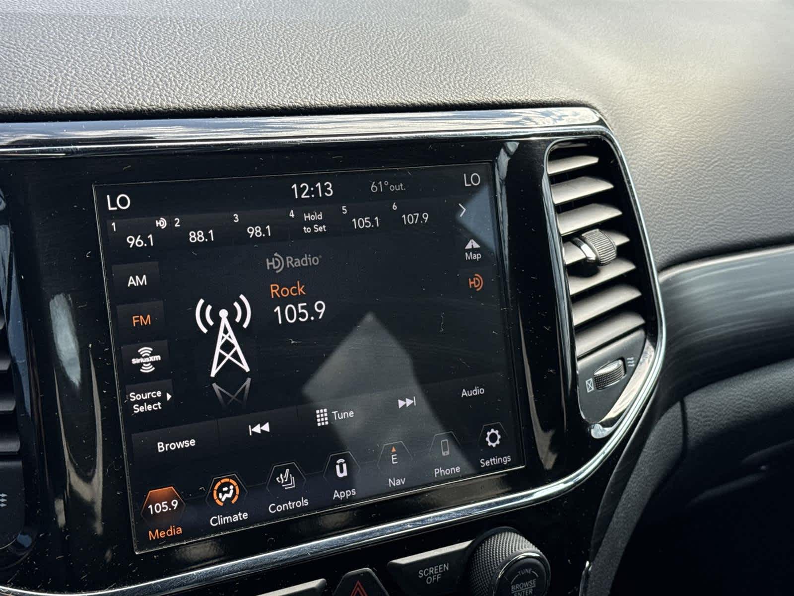 Thumbnail: 2020 Jeep Grand Cherokee - 17