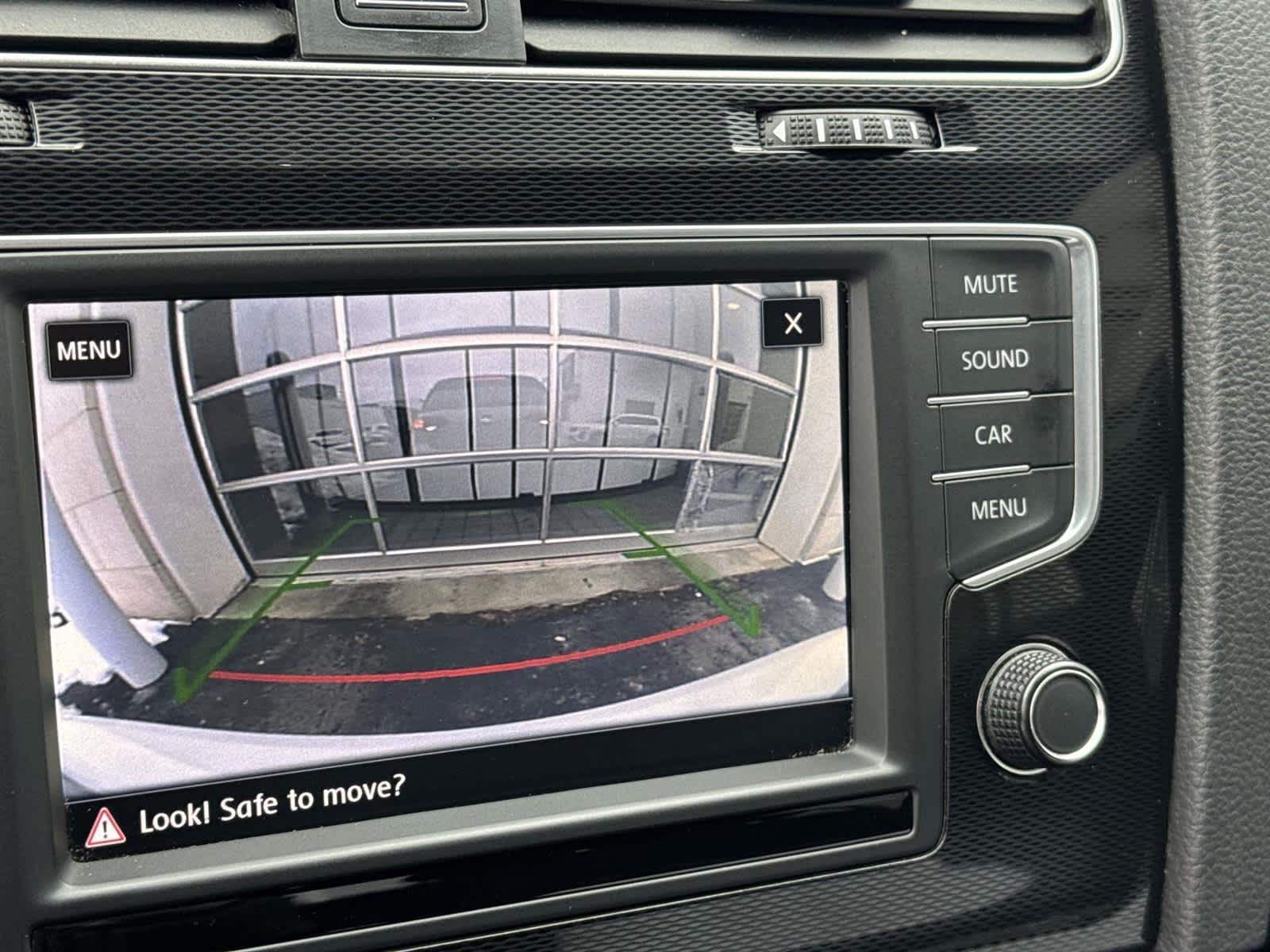 Thumbnail: 2017 Volkswagen Golf - 16