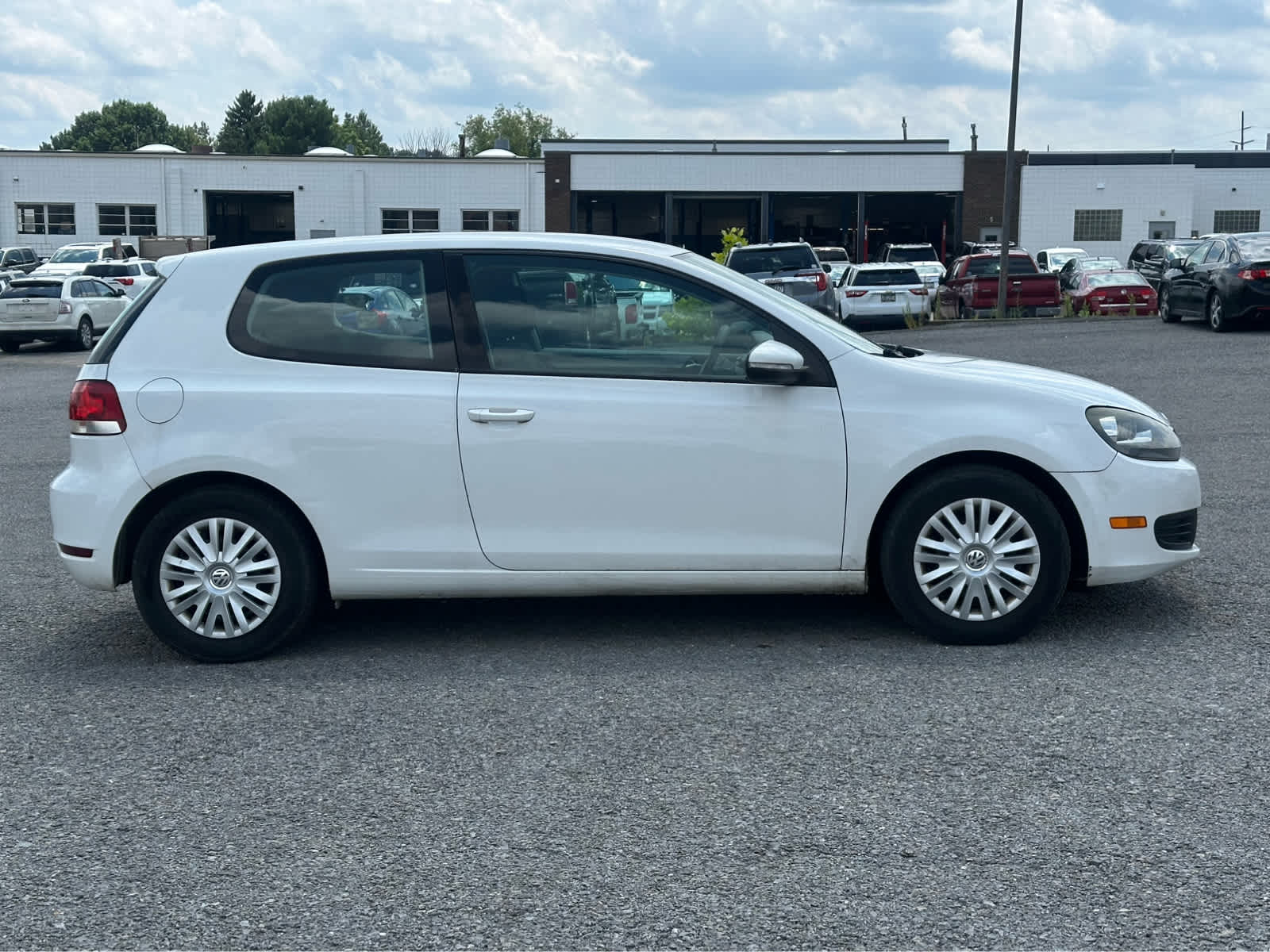 Thumbnail: 2010 Volkswagen Golf - 8