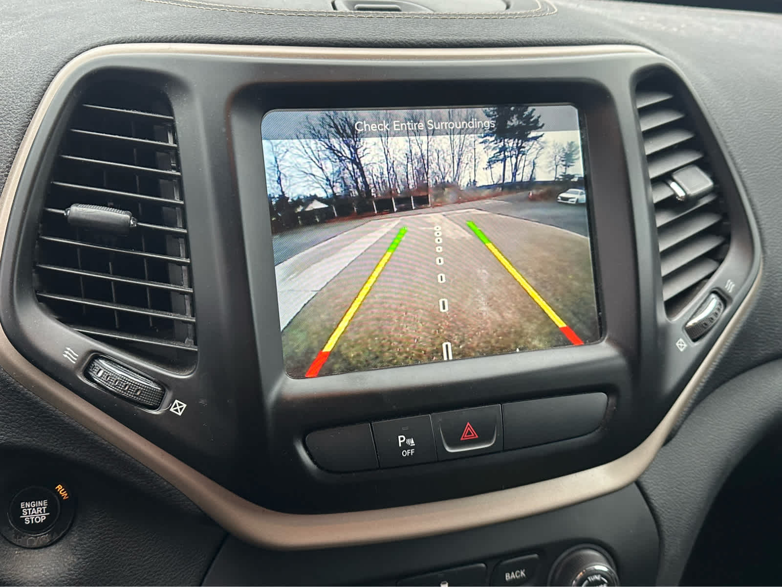 Thumbnail: 2018 Jeep Cherokee - 15