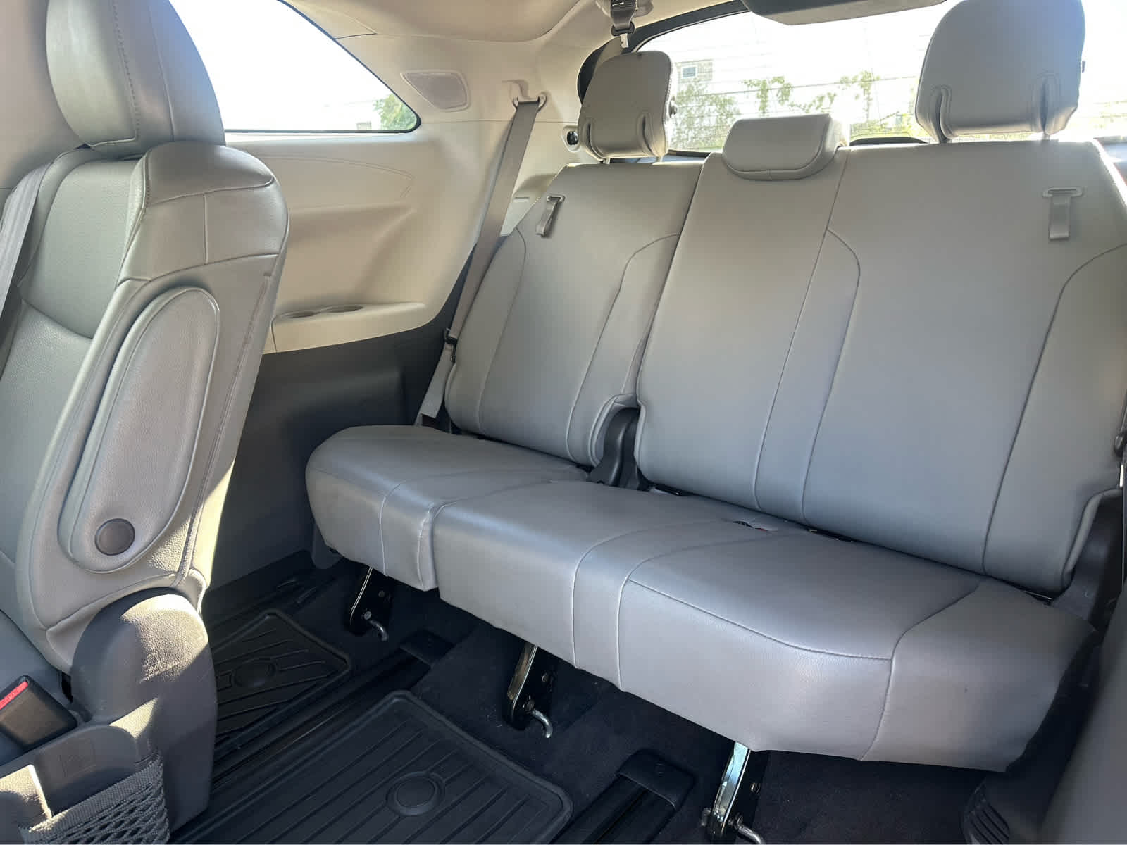 Thumbnail: 2021 Toyota Sienna - 24