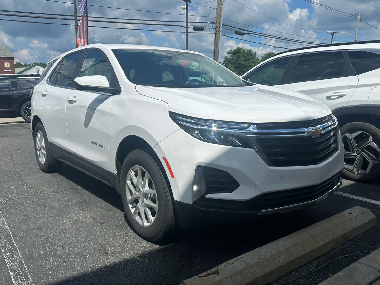 Thumbnail: 2022 Chevrolet Equinox - 3