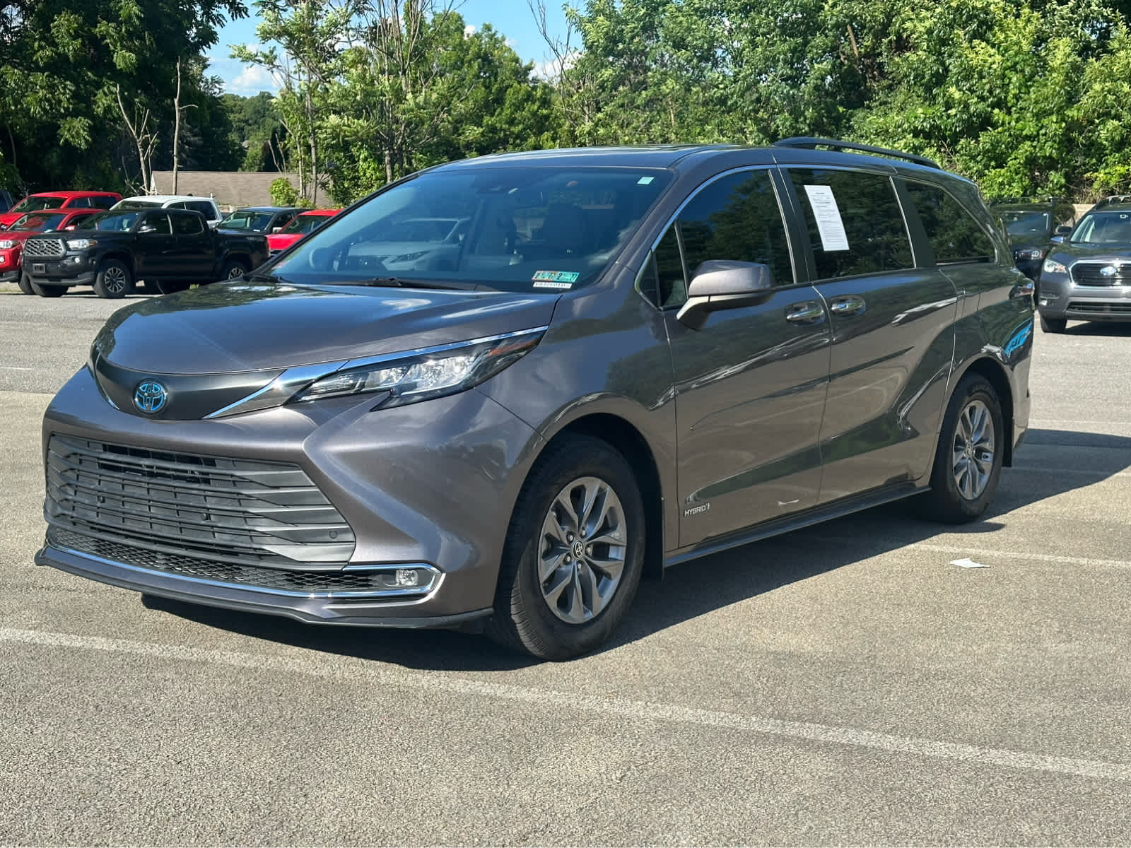 Thumbnail: 2021 Toyota Sienna - 1