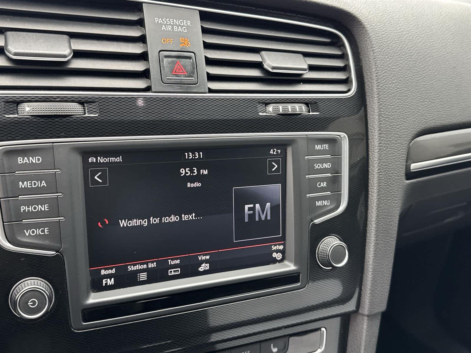 Thumbnail: 2017 Volkswagen Golf - 15