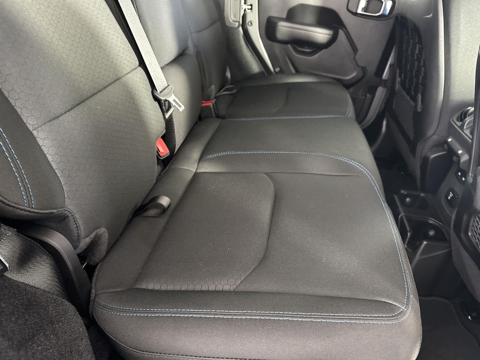 Thumbnail: 2022 Jeep Wrangler - 15