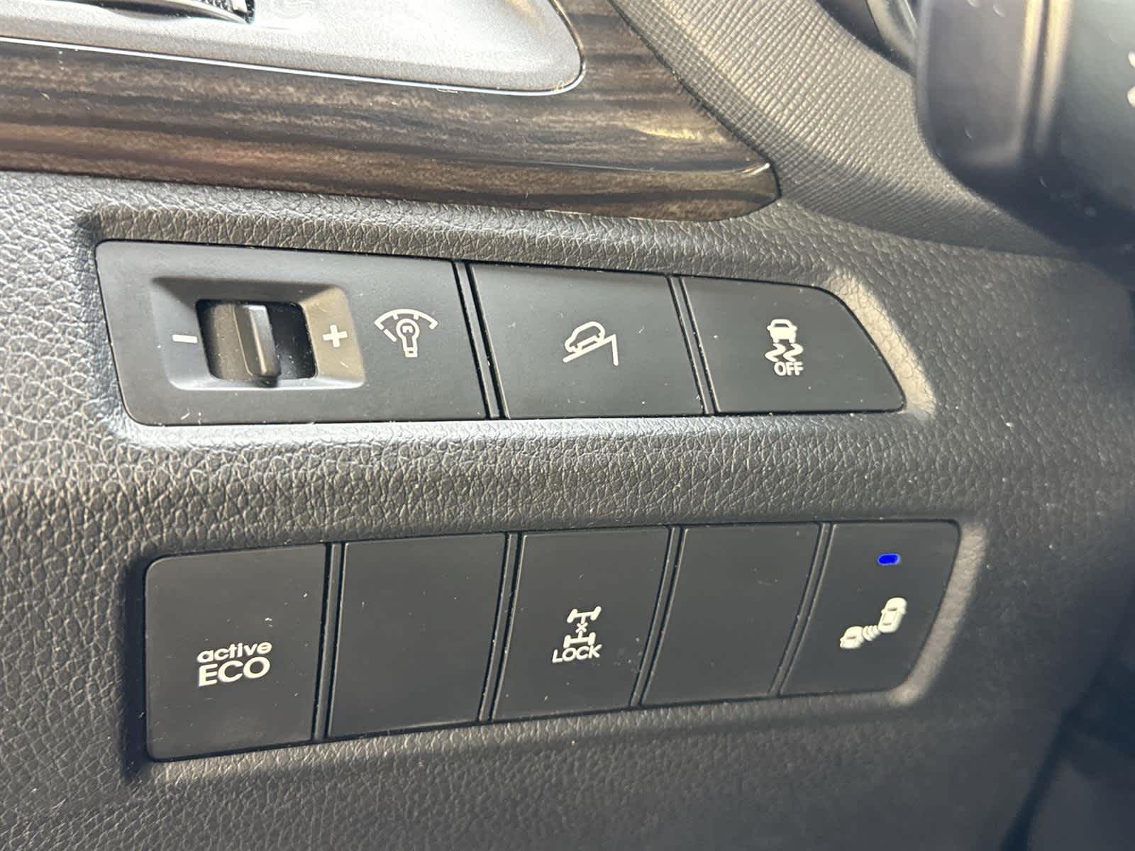 Thumbnail: 2016 Hyundai Santa Fe - 23