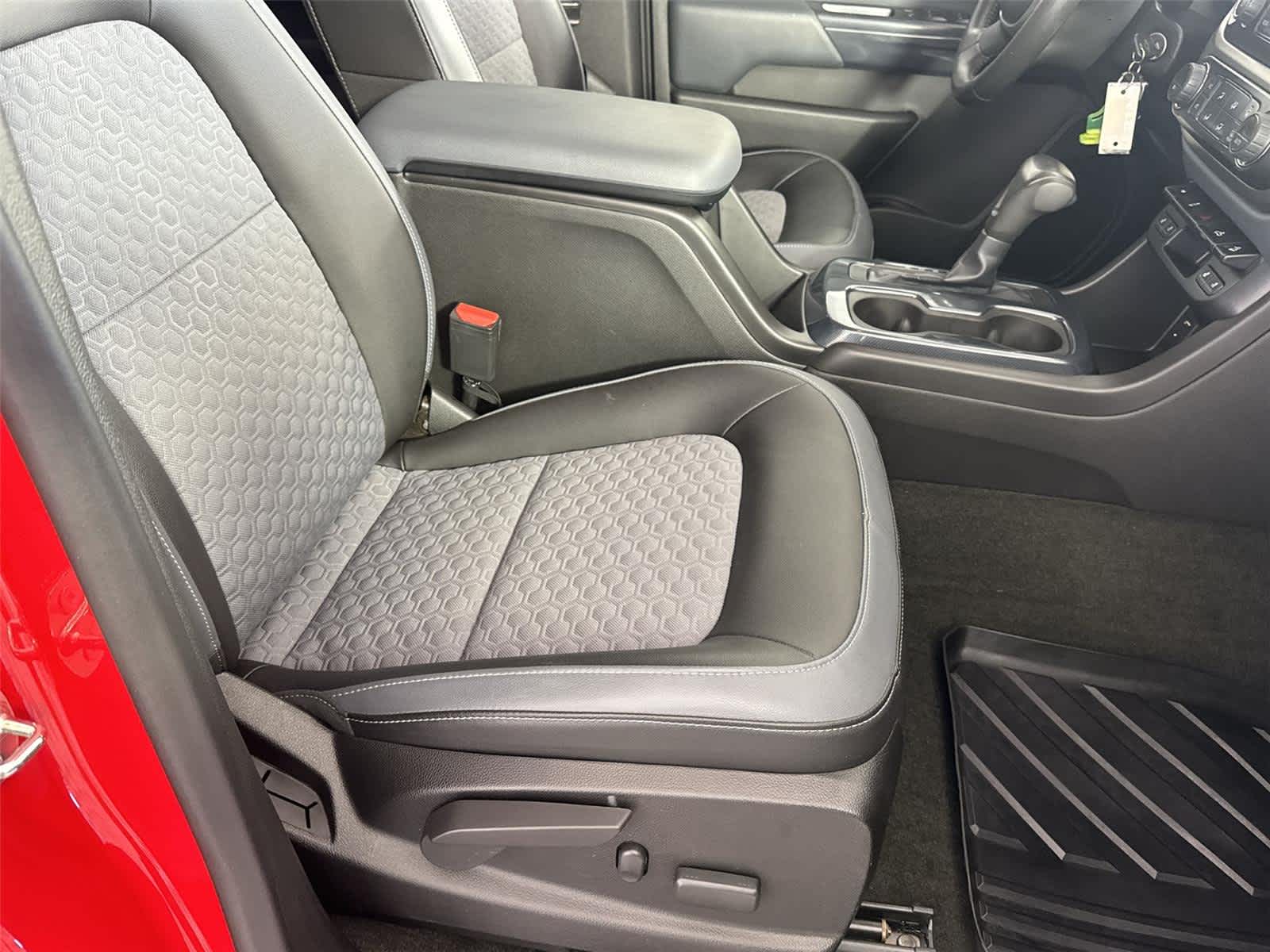 Thumbnail: 2015 Chevrolet Colorado - 18