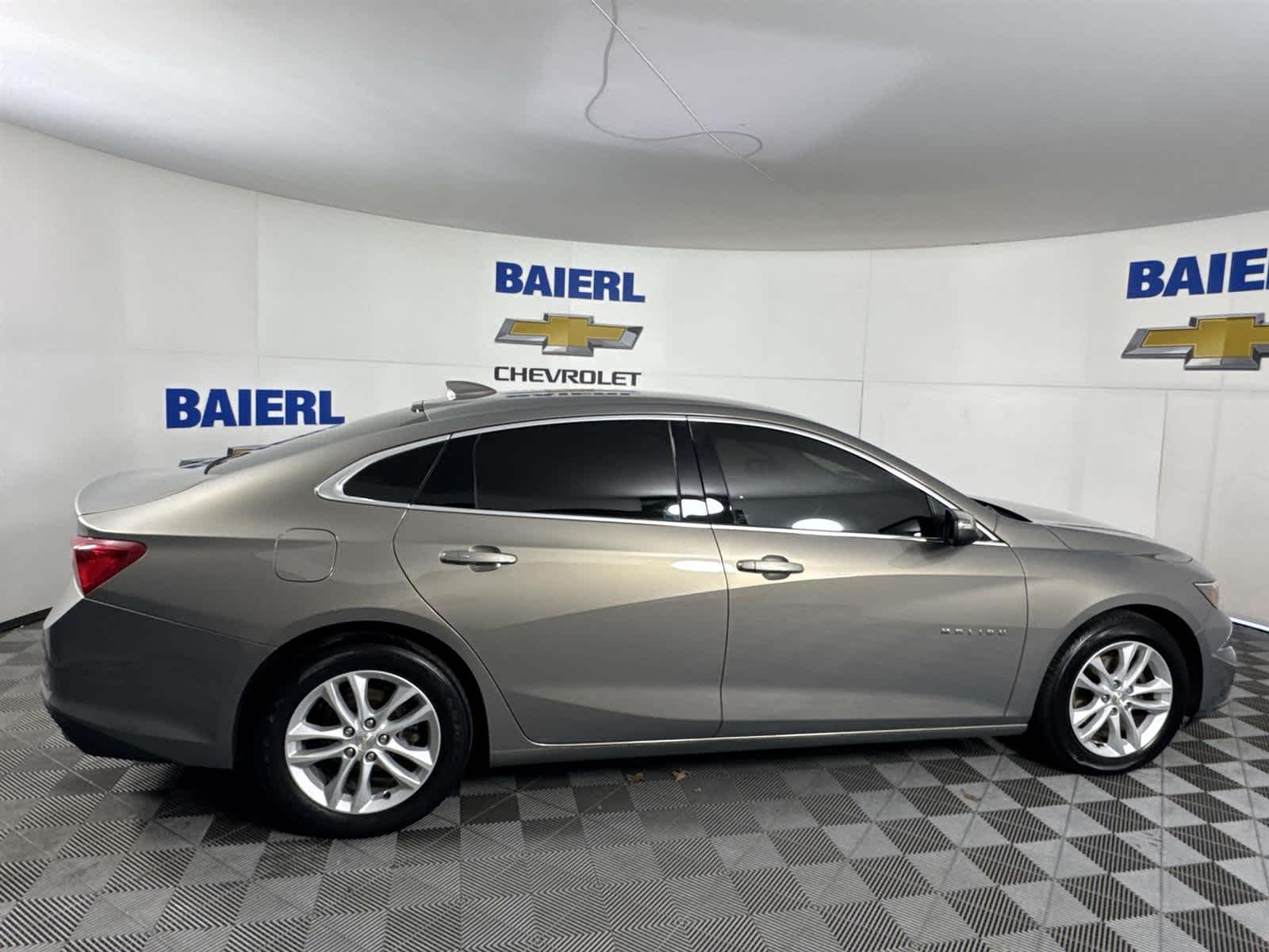 Thumbnail: 2017 Chevrolet Malibu - 6