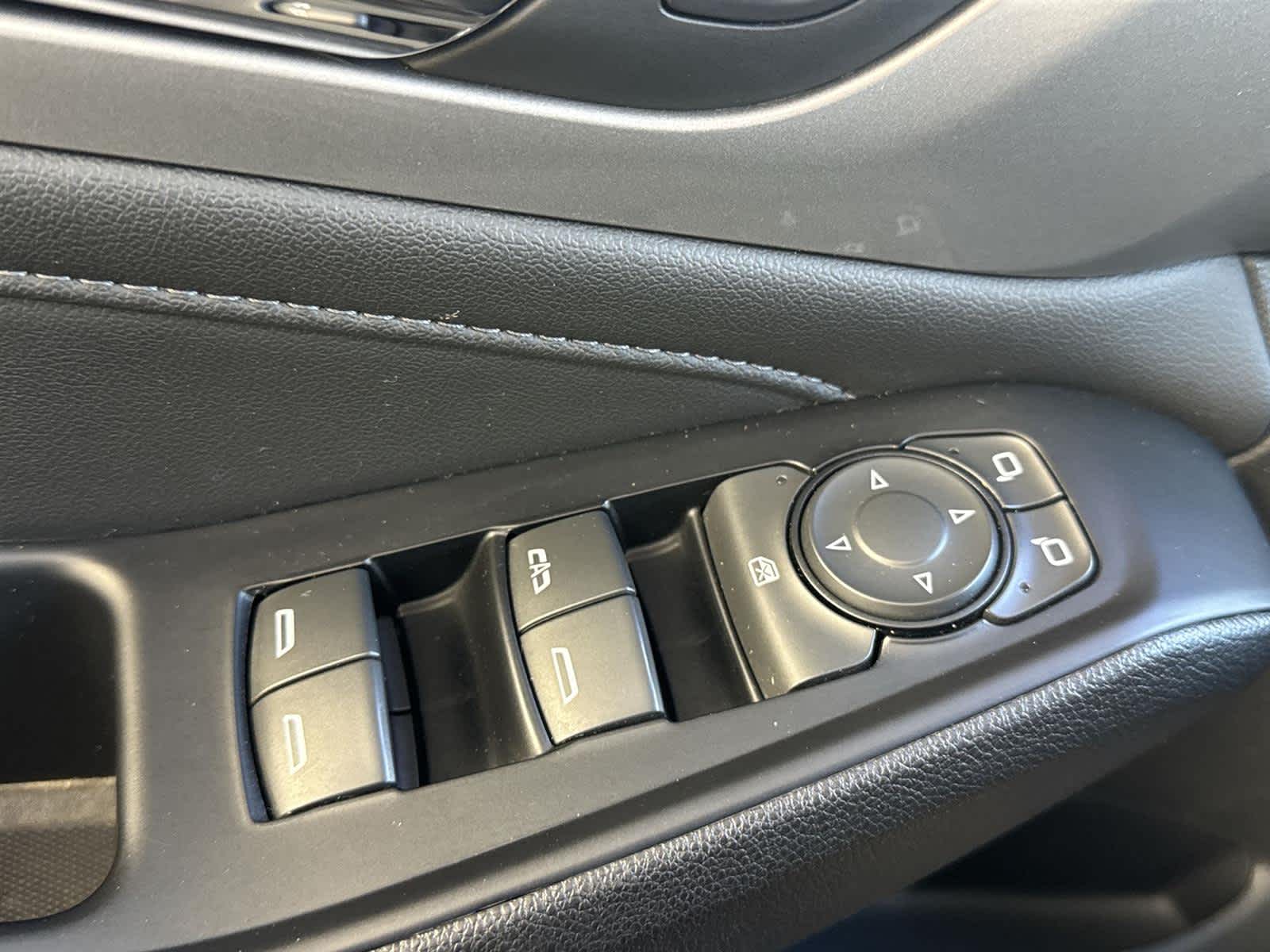 Thumbnail: 2023 Chevrolet Traverse - 26