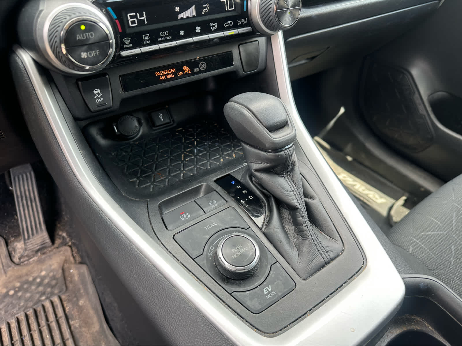 Thumbnail: 2021 Toyota RAV4 - 15
