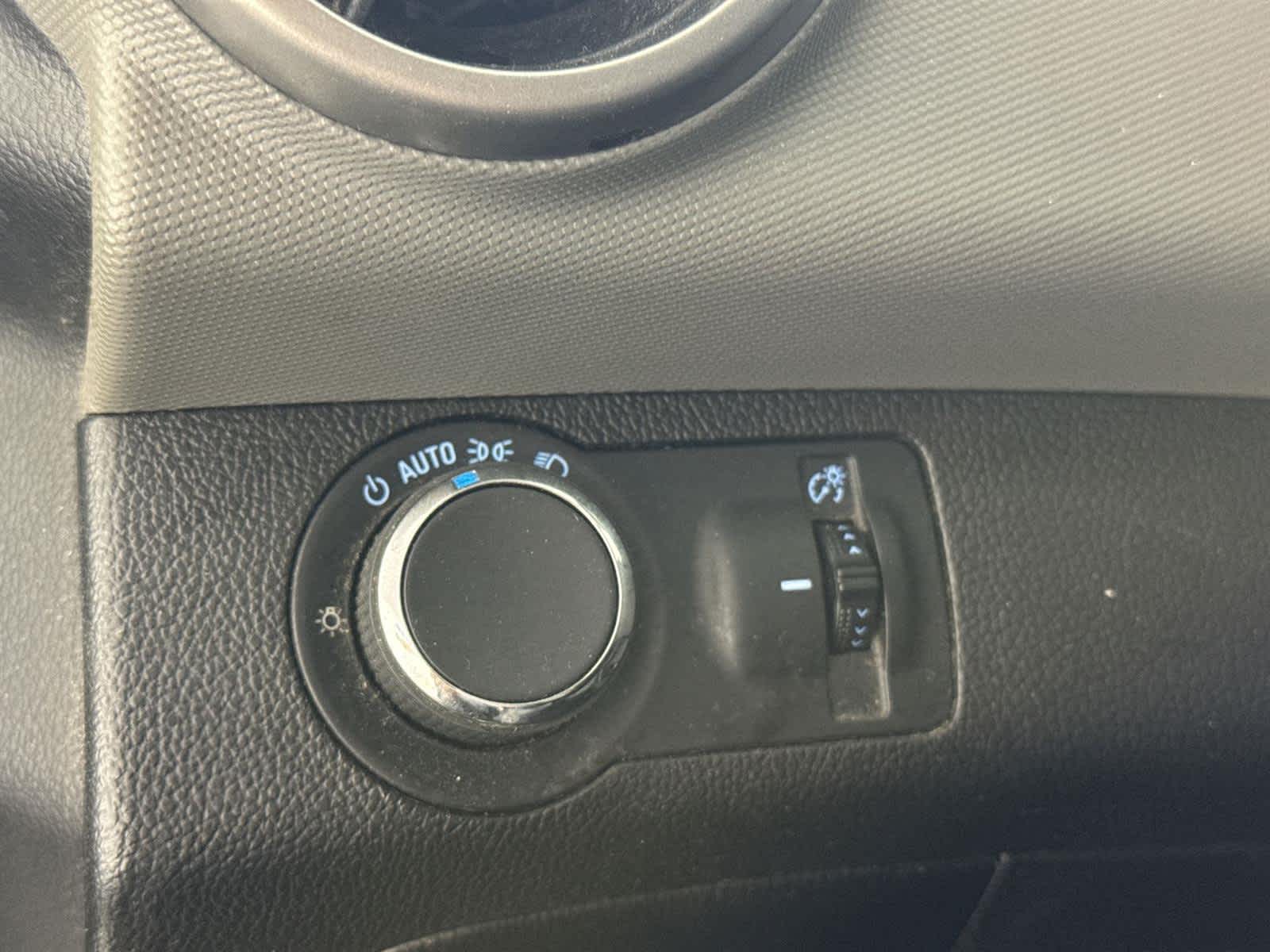 Thumbnail: 2015 Chevrolet Sonic - 22