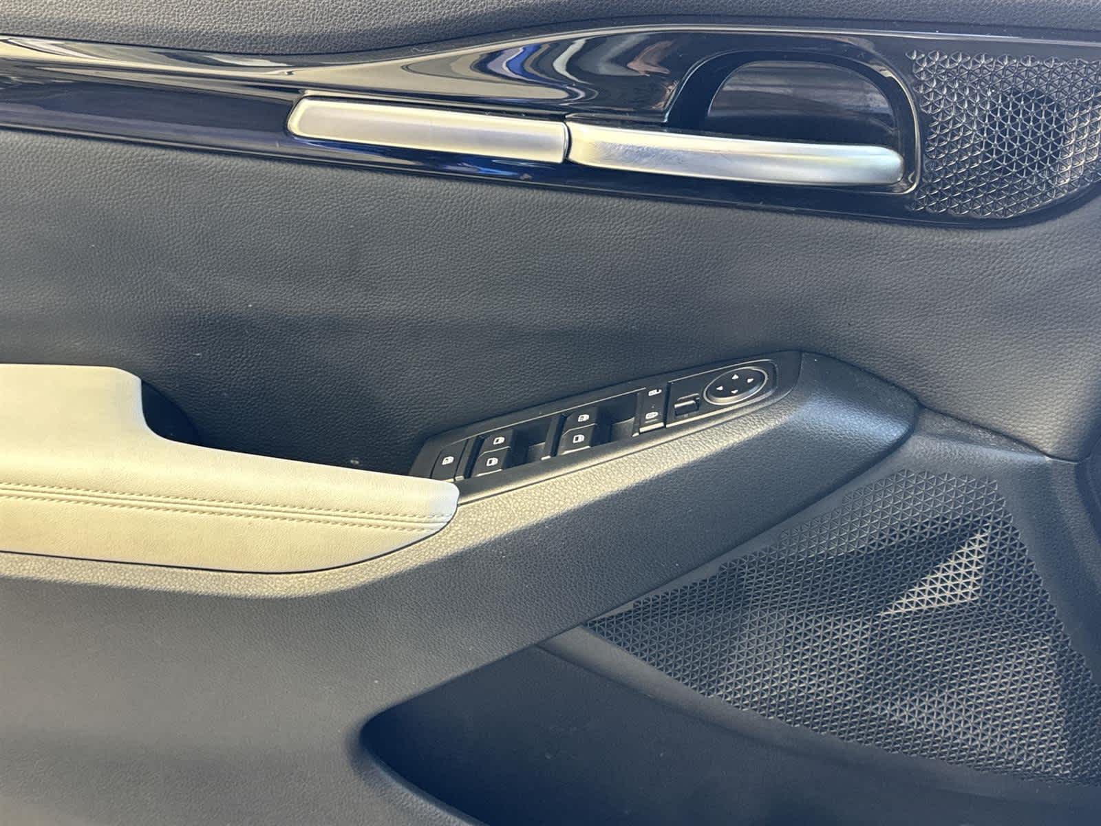 Thumbnail: 2022 Kia Seltos - 23