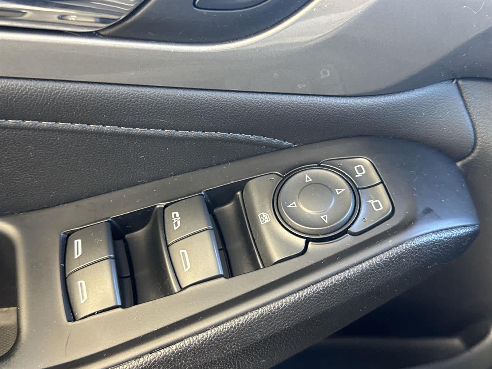 Thumbnail: 2023 Chevrolet Traverse - 24