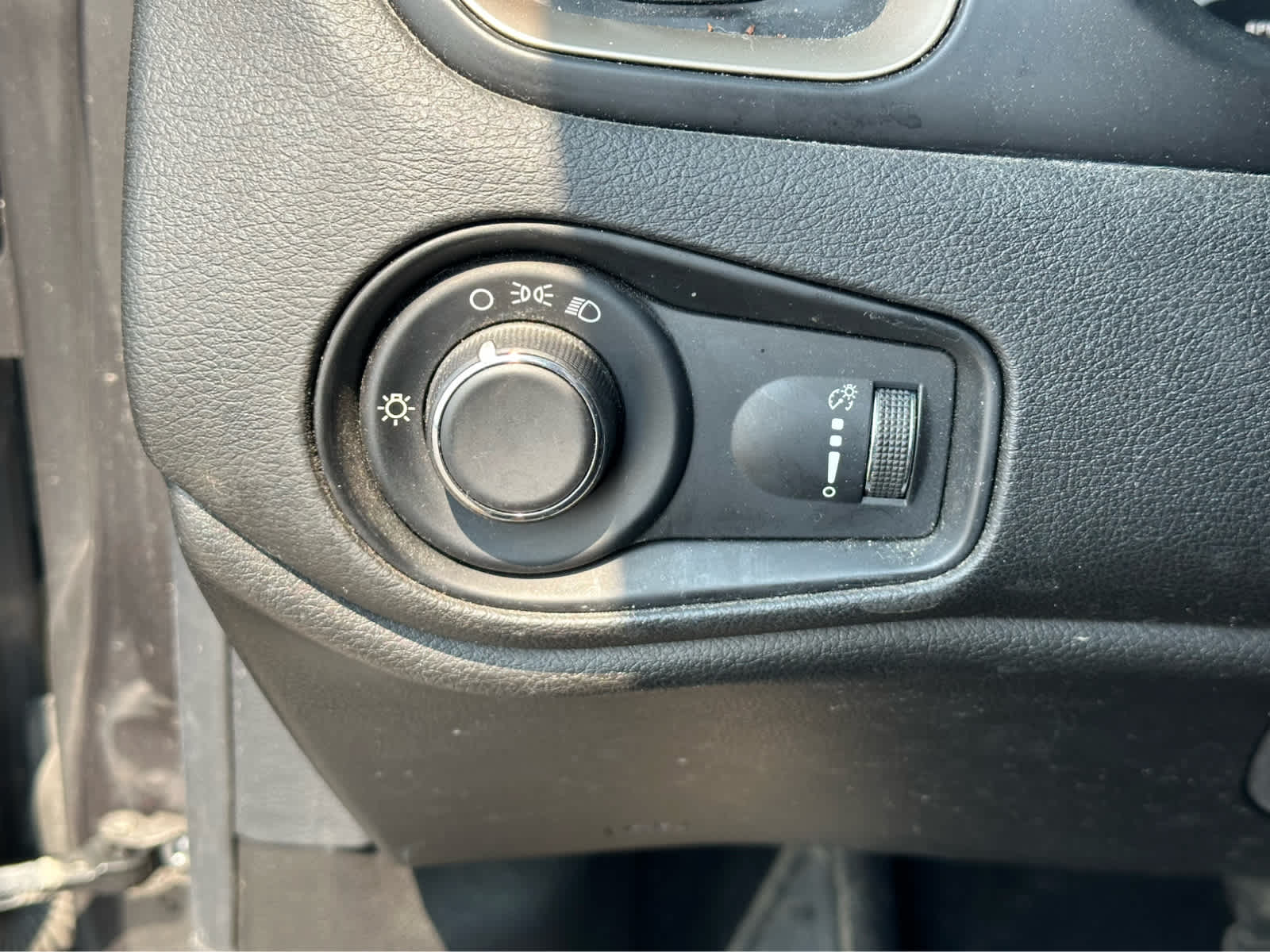 Thumbnail: 2016 Jeep Renegade - 16