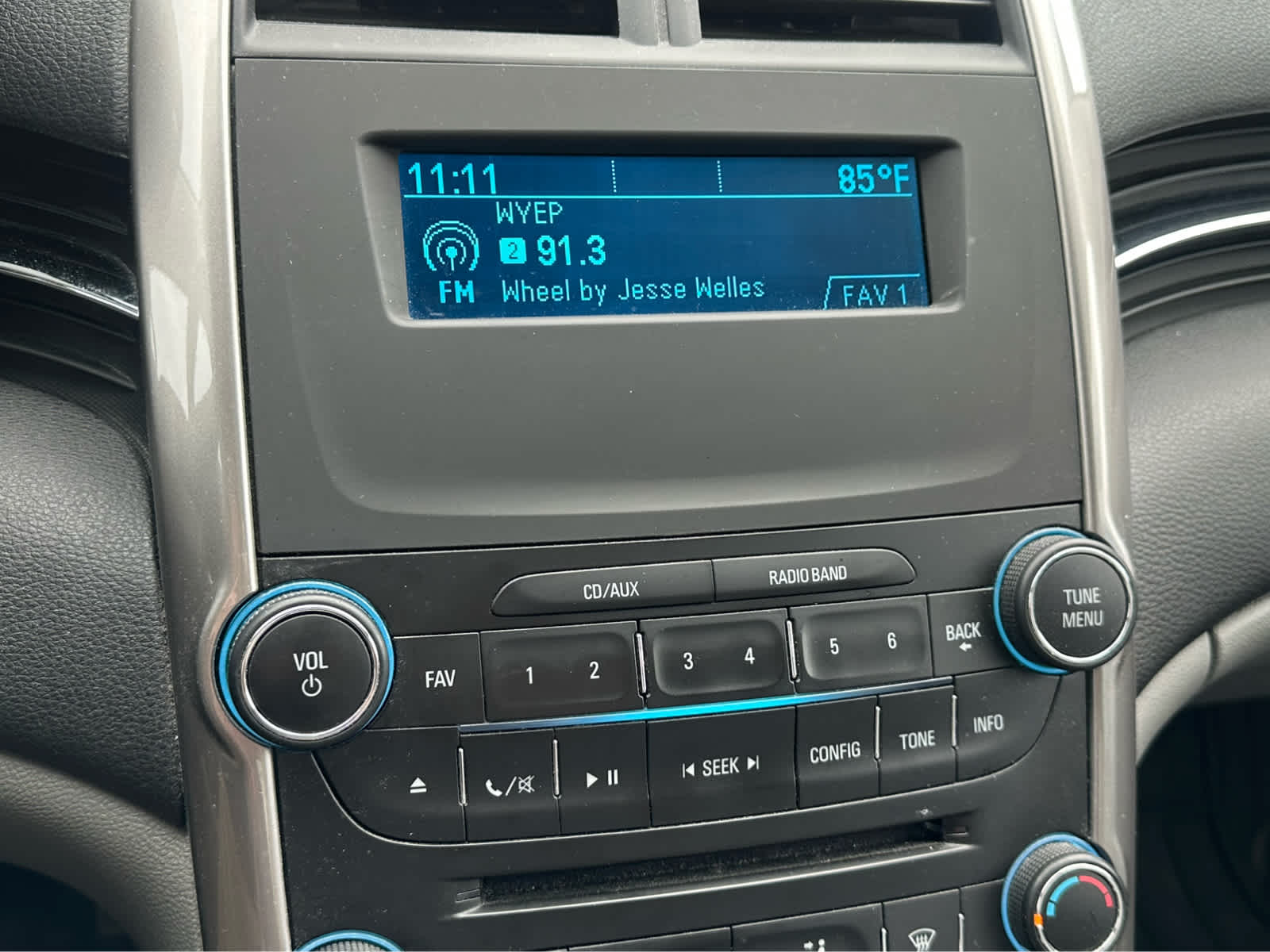 Thumbnail: 2015 Chevrolet Malibu - 15