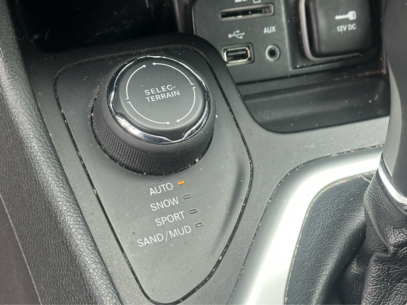 Thumbnail: 2018 Jeep Cherokee - 14