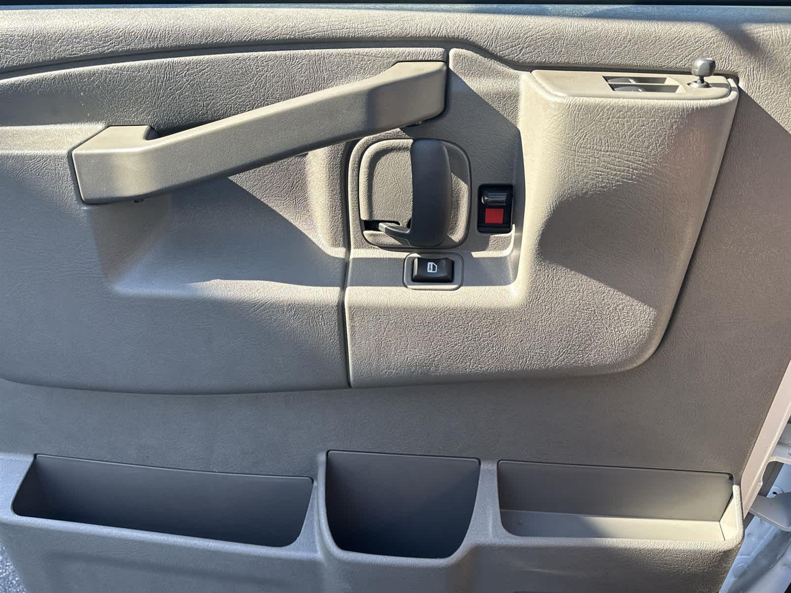 Thumbnail: 2024 GMC Savana - 18