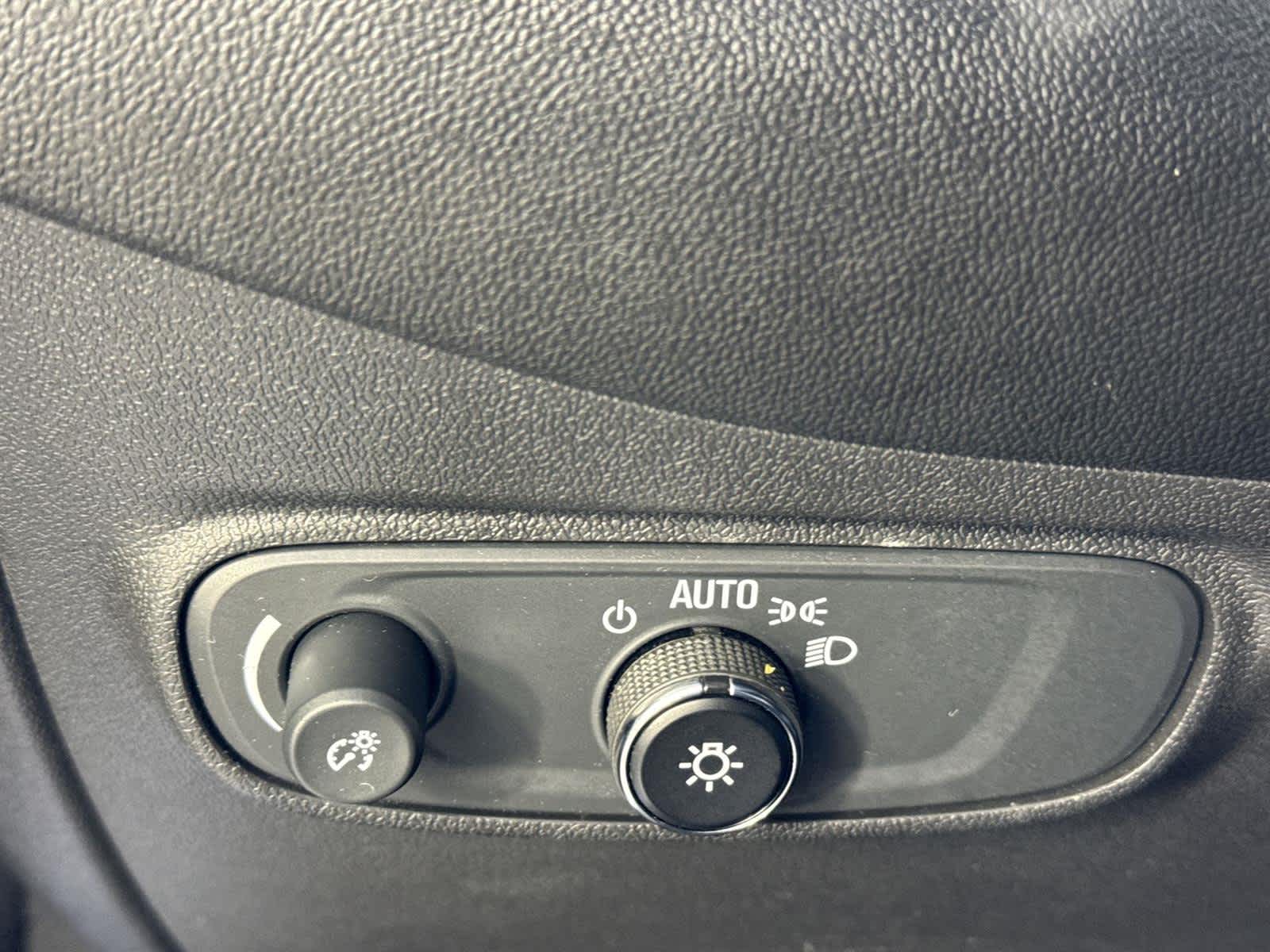 Thumbnail: 2022 Chevrolet Equinox - 24