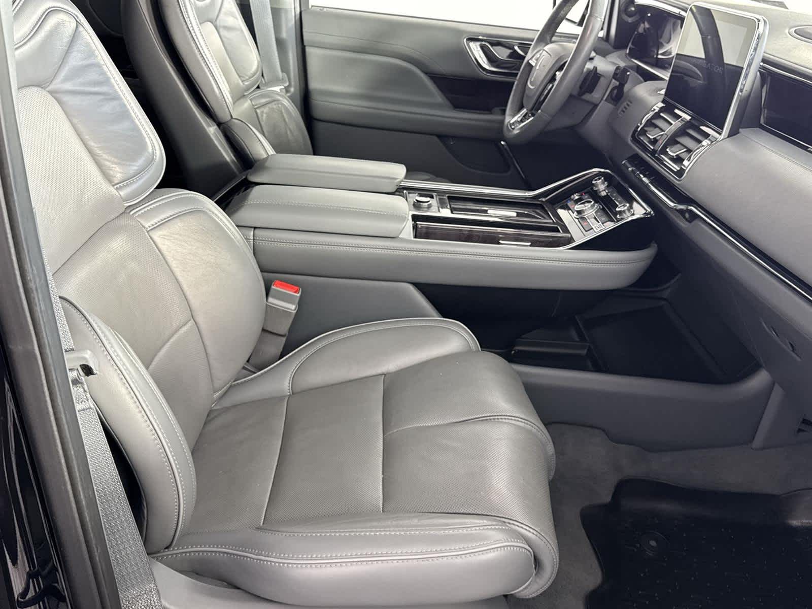 Thumbnail: 2019 Lincoln Navigator - 16