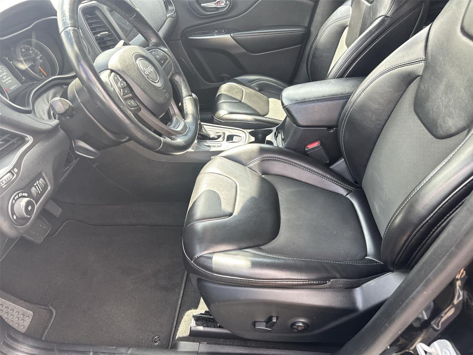 Thumbnail: 2019 Jeep Cherokee - 11