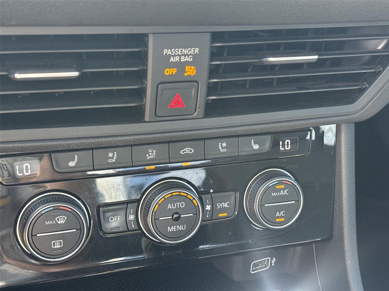 Thumbnail: 2019 Volkswagen Jetta - 17