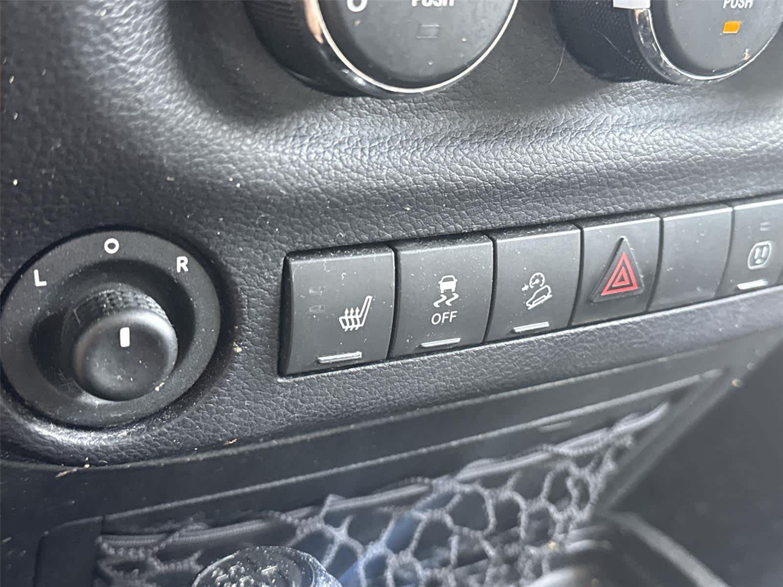 Thumbnail: 2016 Jeep Wrangler - 18