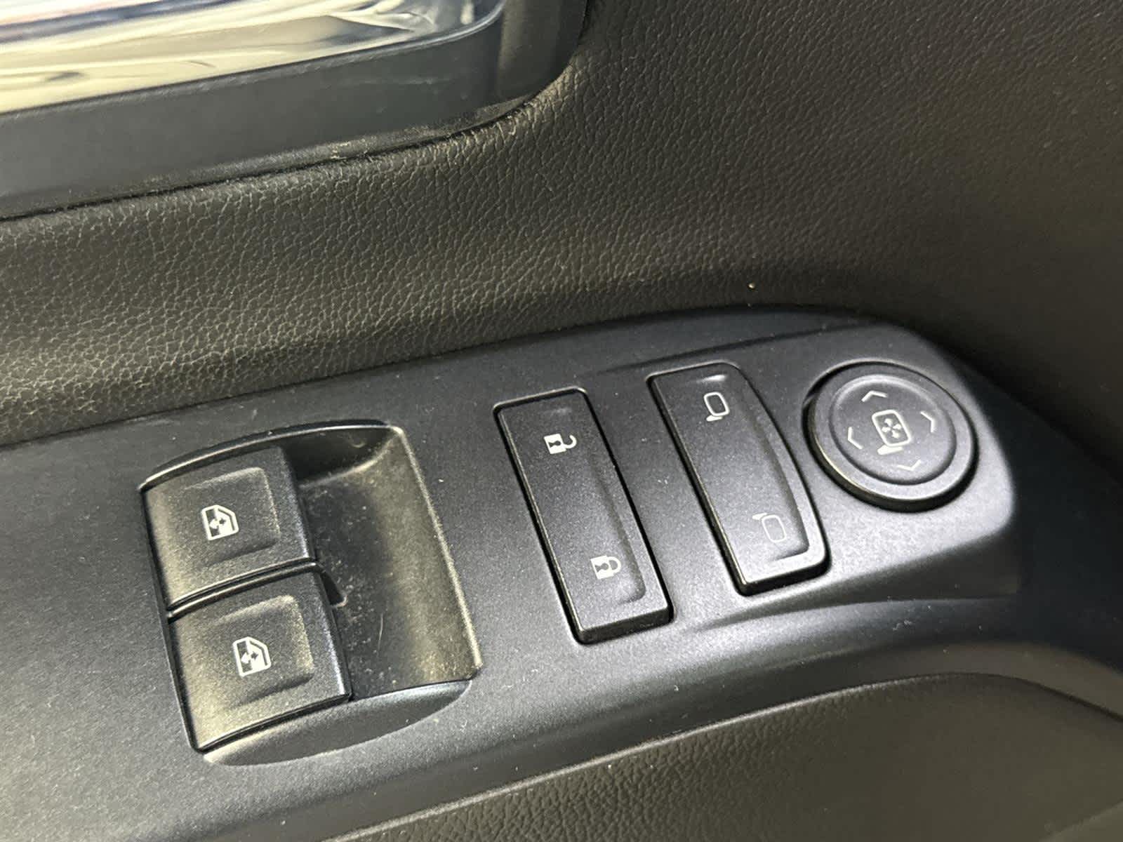 Thumbnail: 2016 Chevrolet Silverado 1500 - 19