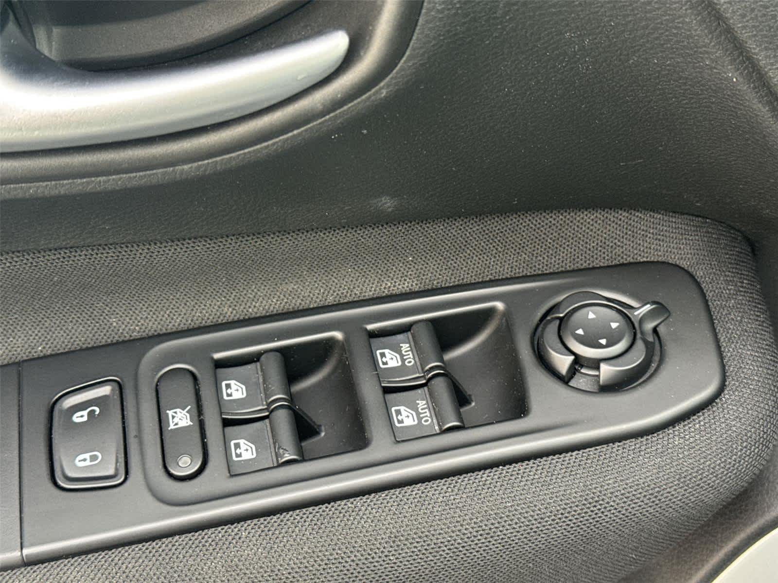 Thumbnail: 2020 Jeep Renegade - 23