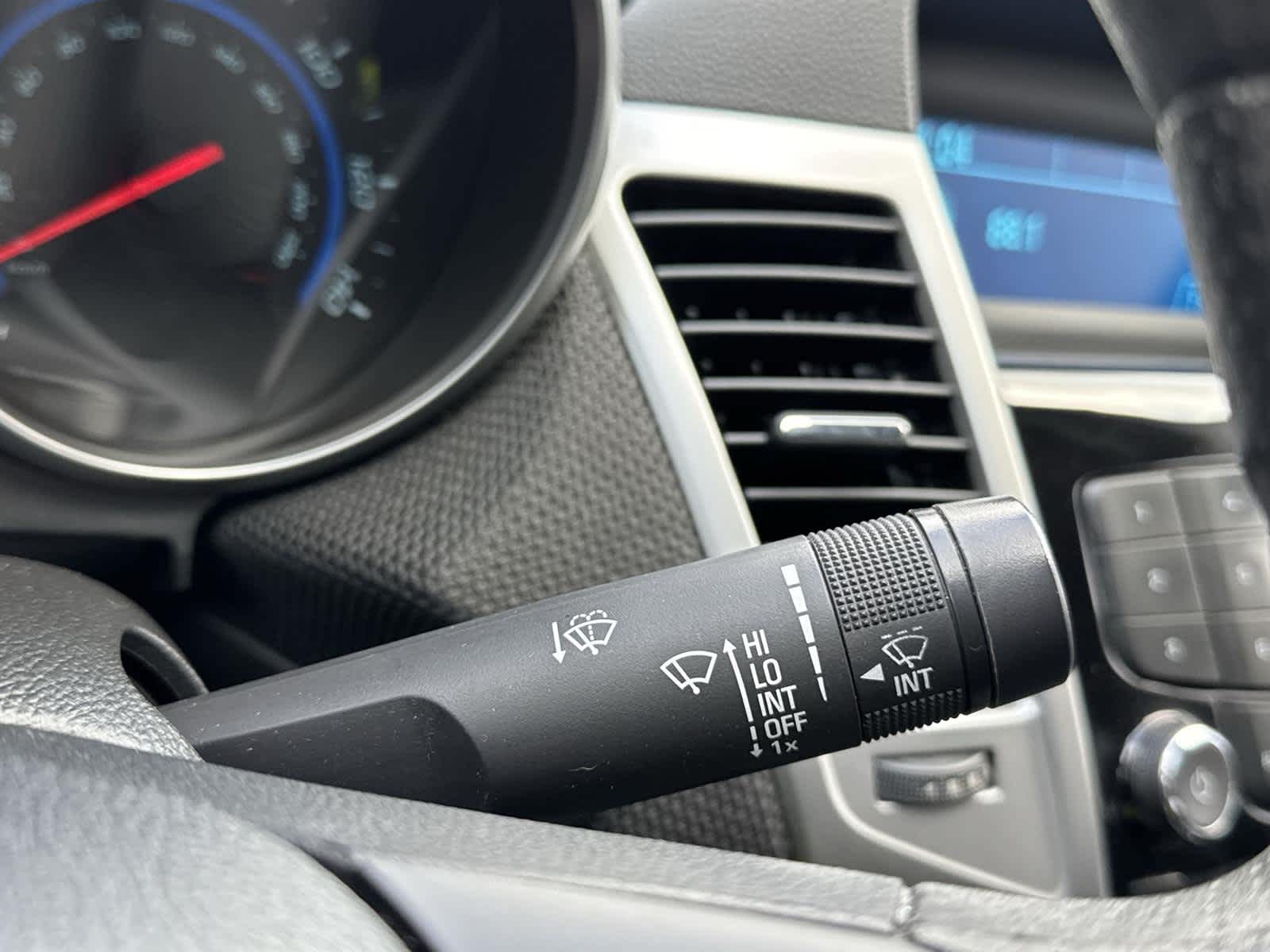 Thumbnail: 2015 Chevrolet Cruze - 27