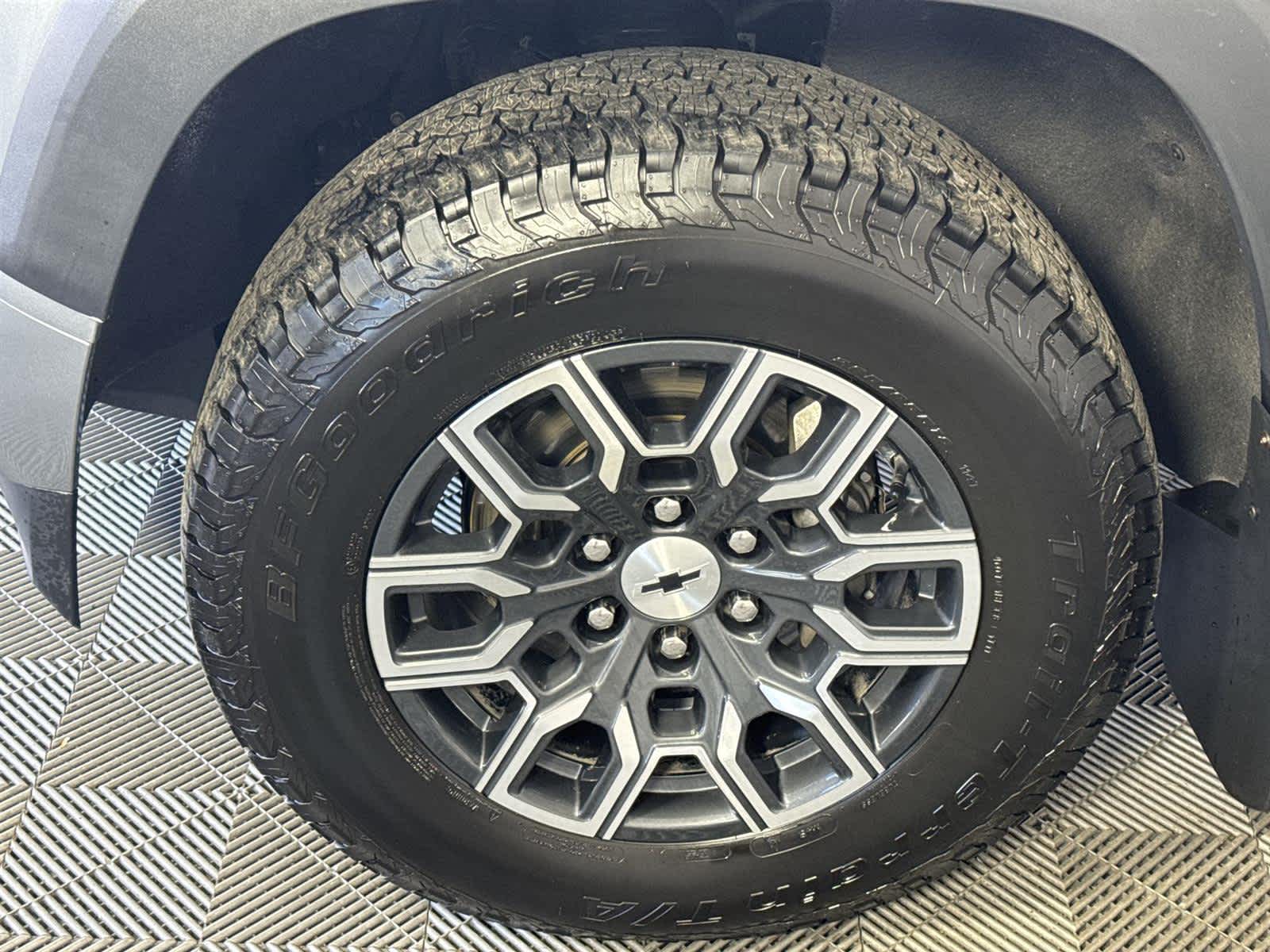 Thumbnail: 2023 Chevrolet Colorado - 11