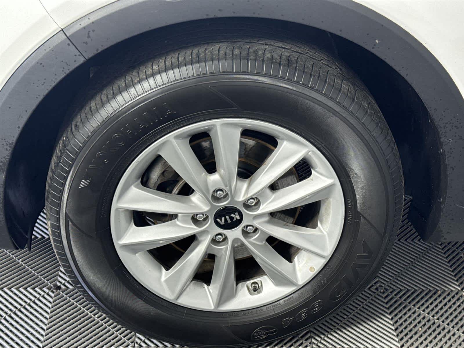 Thumbnail: 2019 Kia Sorento - 11