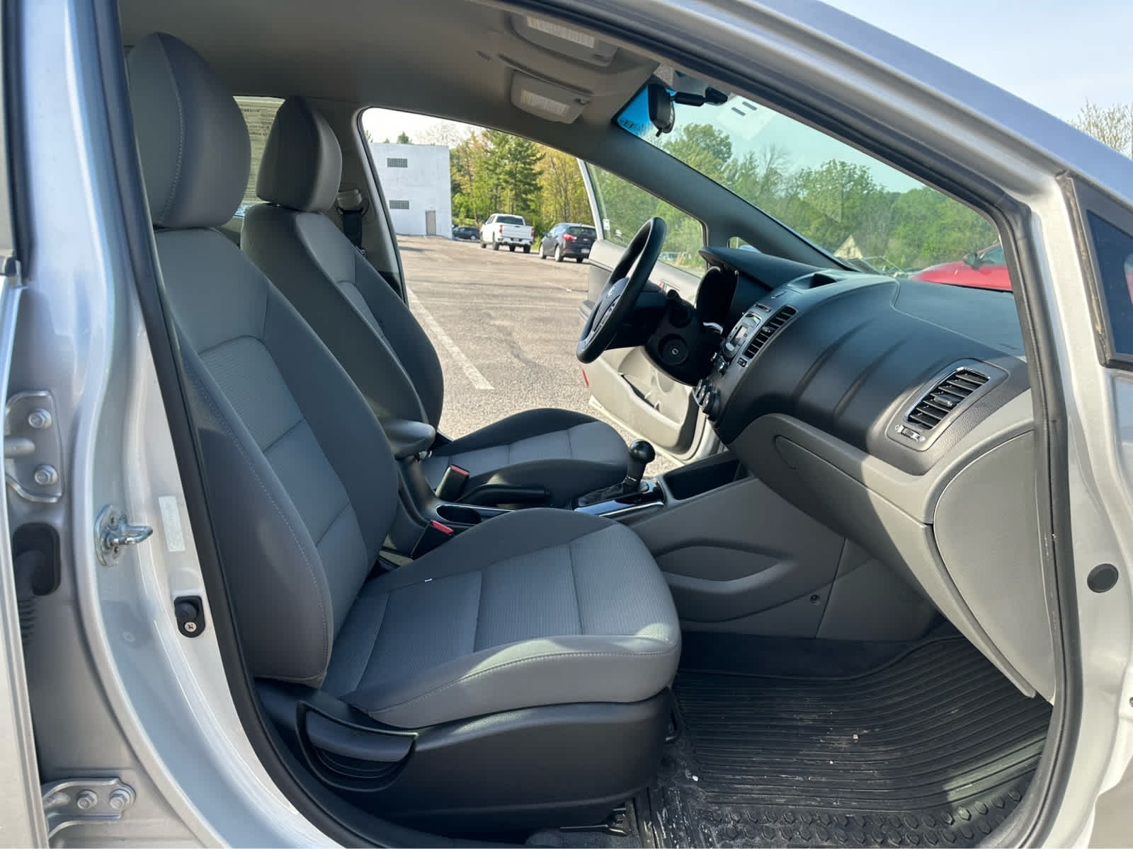 Thumbnail: 2018 Kia Forte - 16