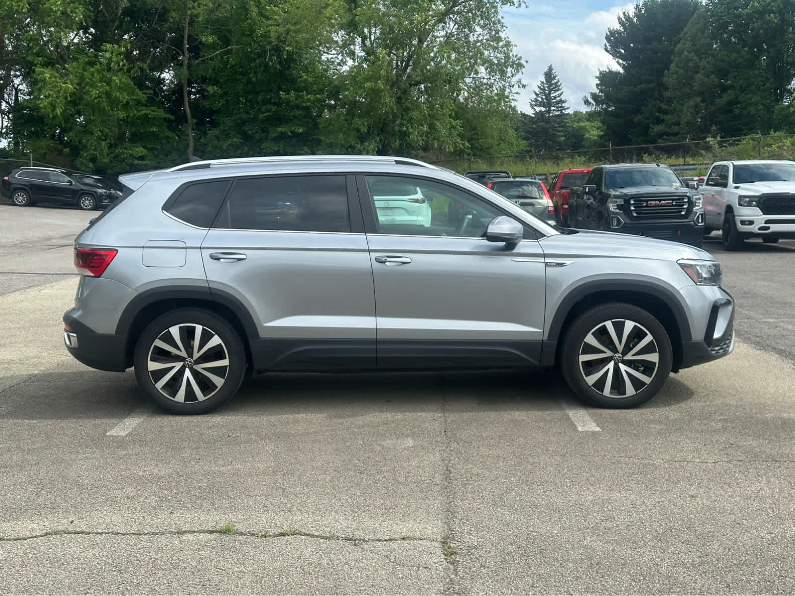Thumbnail: 2023 Volkswagen Taos - 8