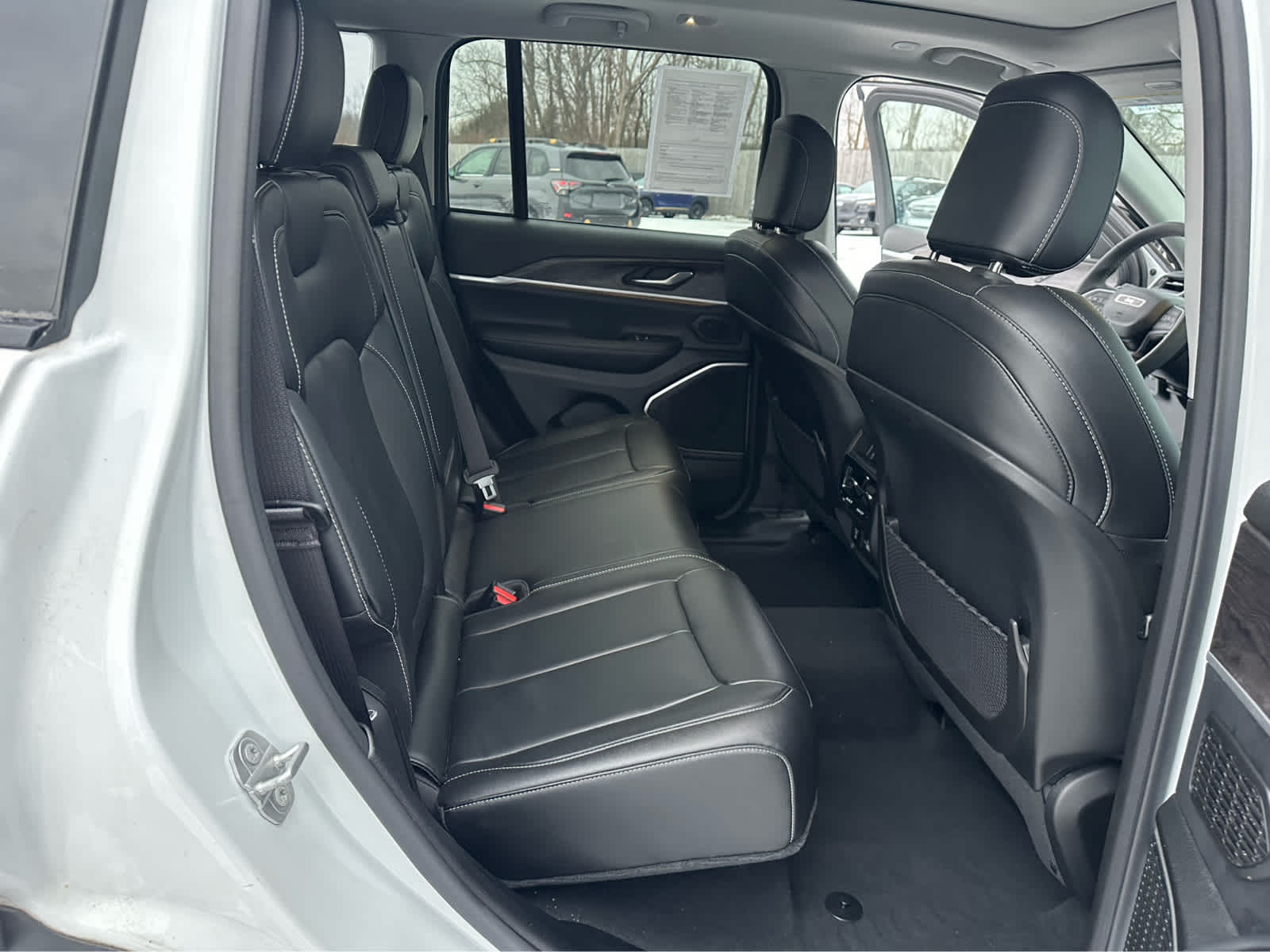 Thumbnail: 2022 Jeep Grand Cherokee - 24