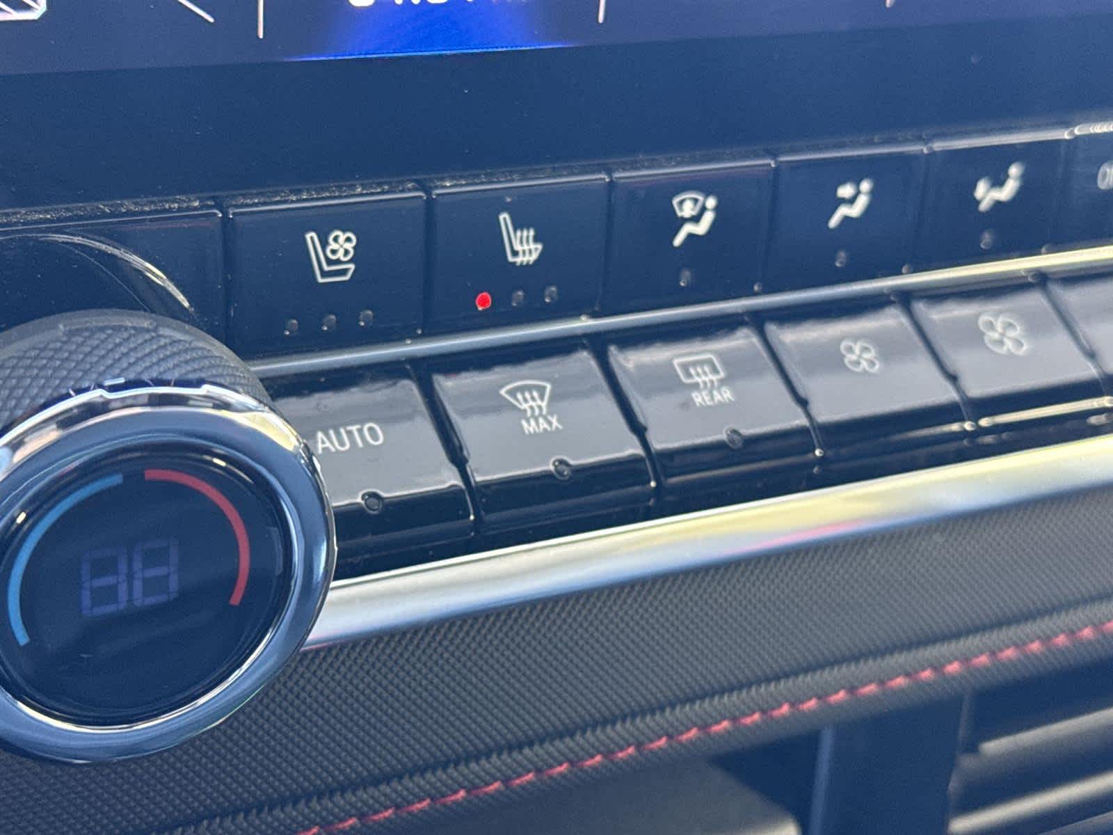 Thumbnail: 2023 Chevrolet Colorado - 21