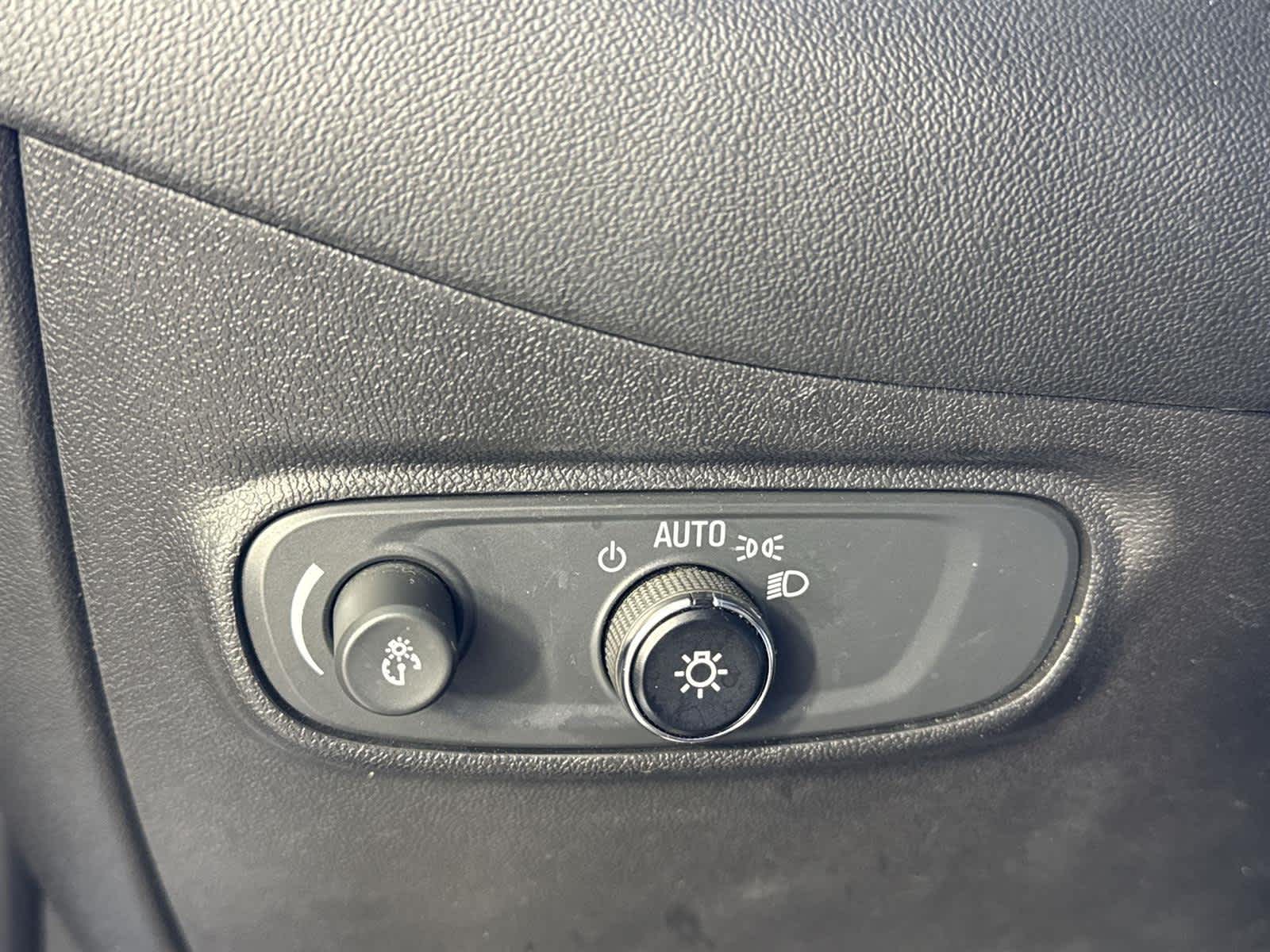 Thumbnail: 2022 Chevrolet Equinox - 24