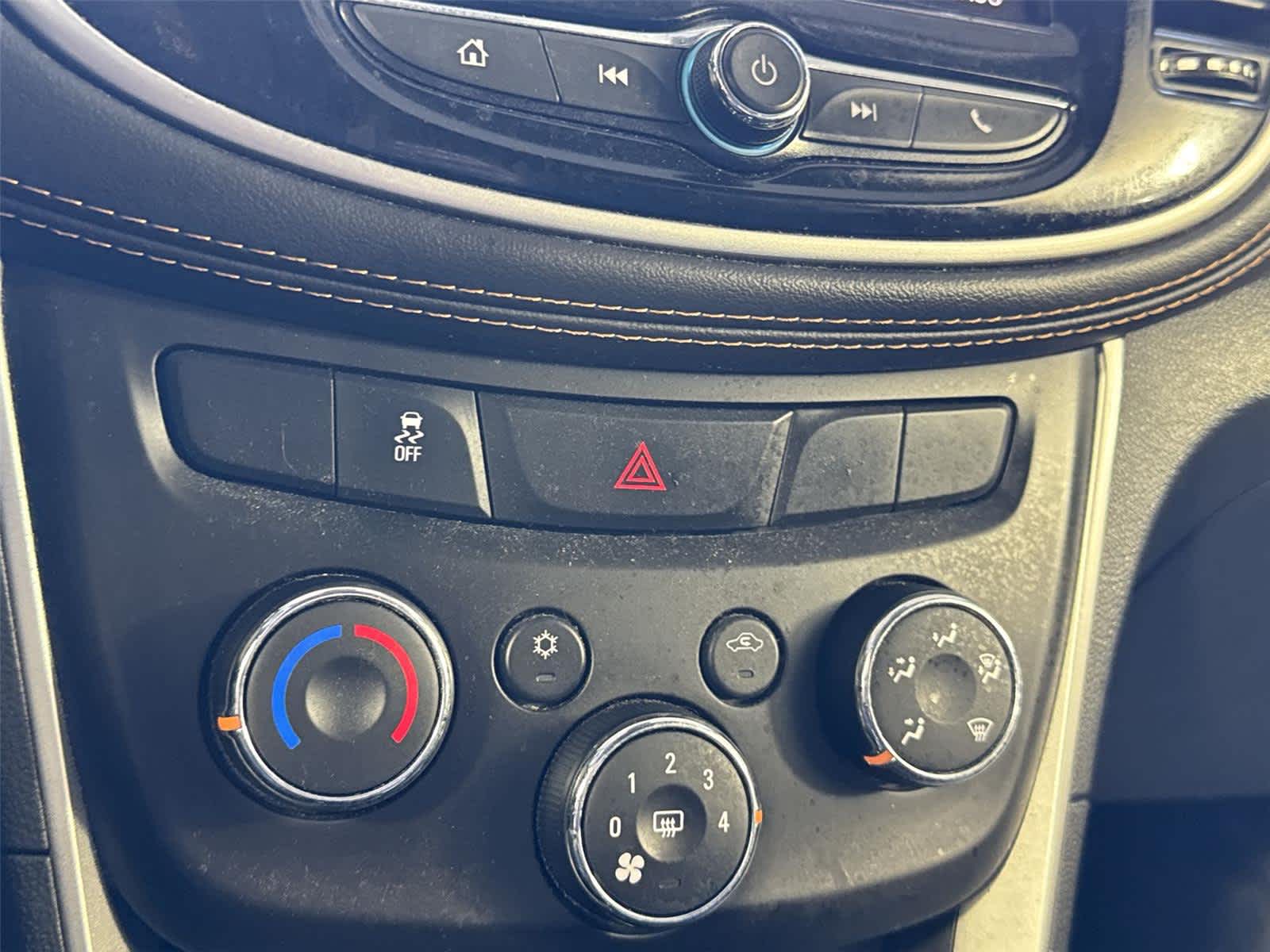 Thumbnail: 2022 Chevrolet Trax - 18