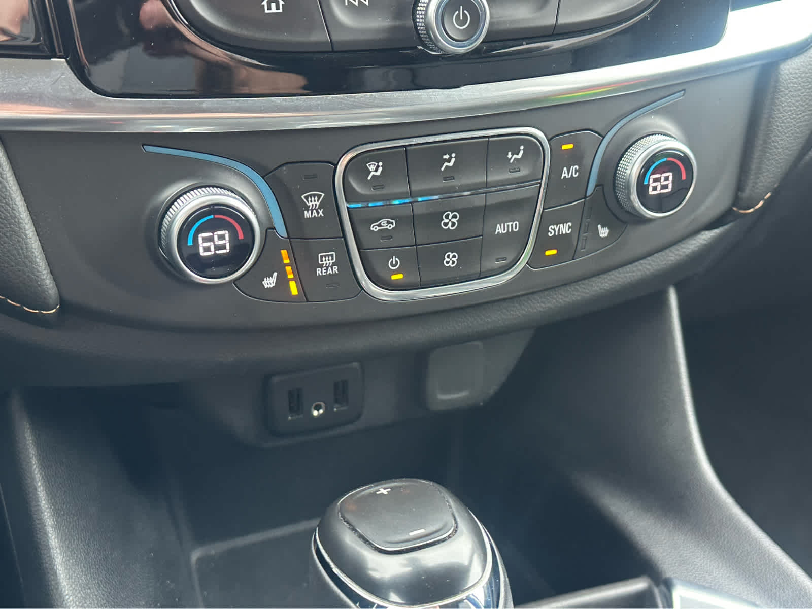 Thumbnail: 2019 Chevrolet Traverse - 17