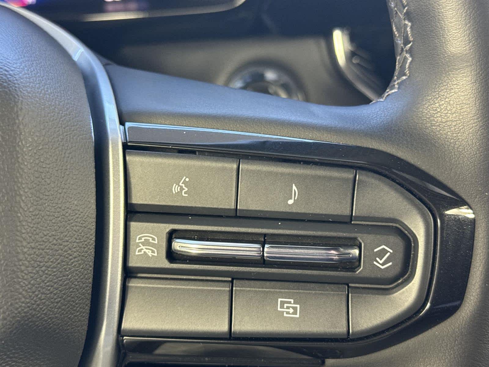 Thumbnail: 2024 Chevrolet Colorado - 25