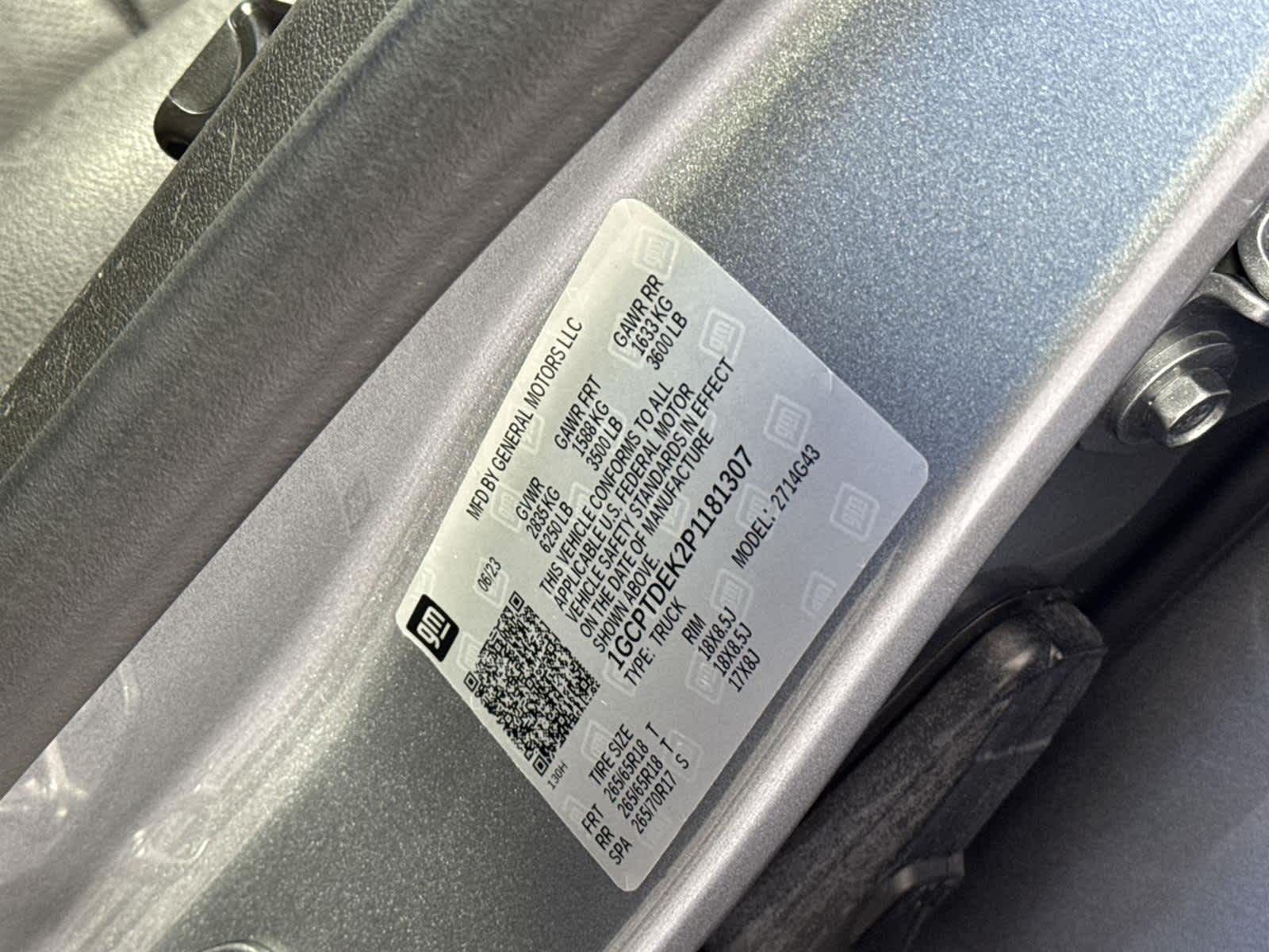 Thumbnail: 2023 Chevrolet Colorado - 32