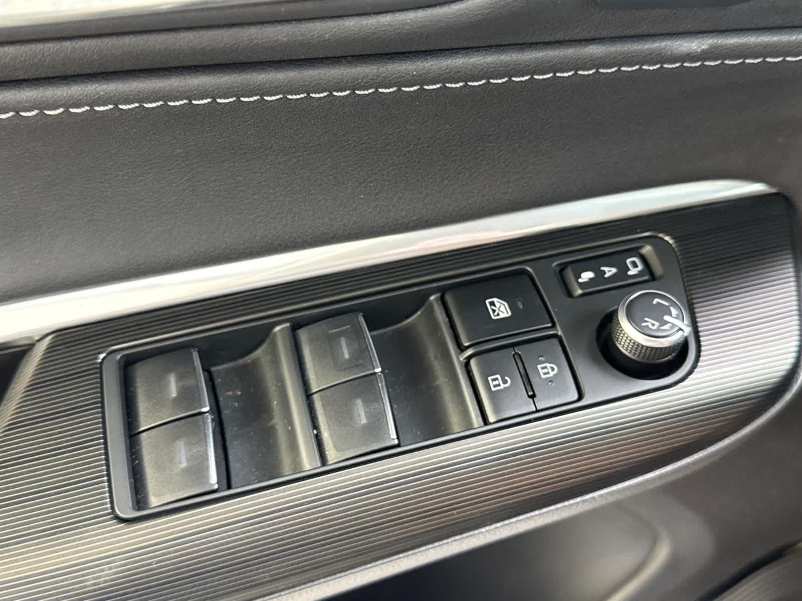 Thumbnail: 2024 Toyota Venza - 22