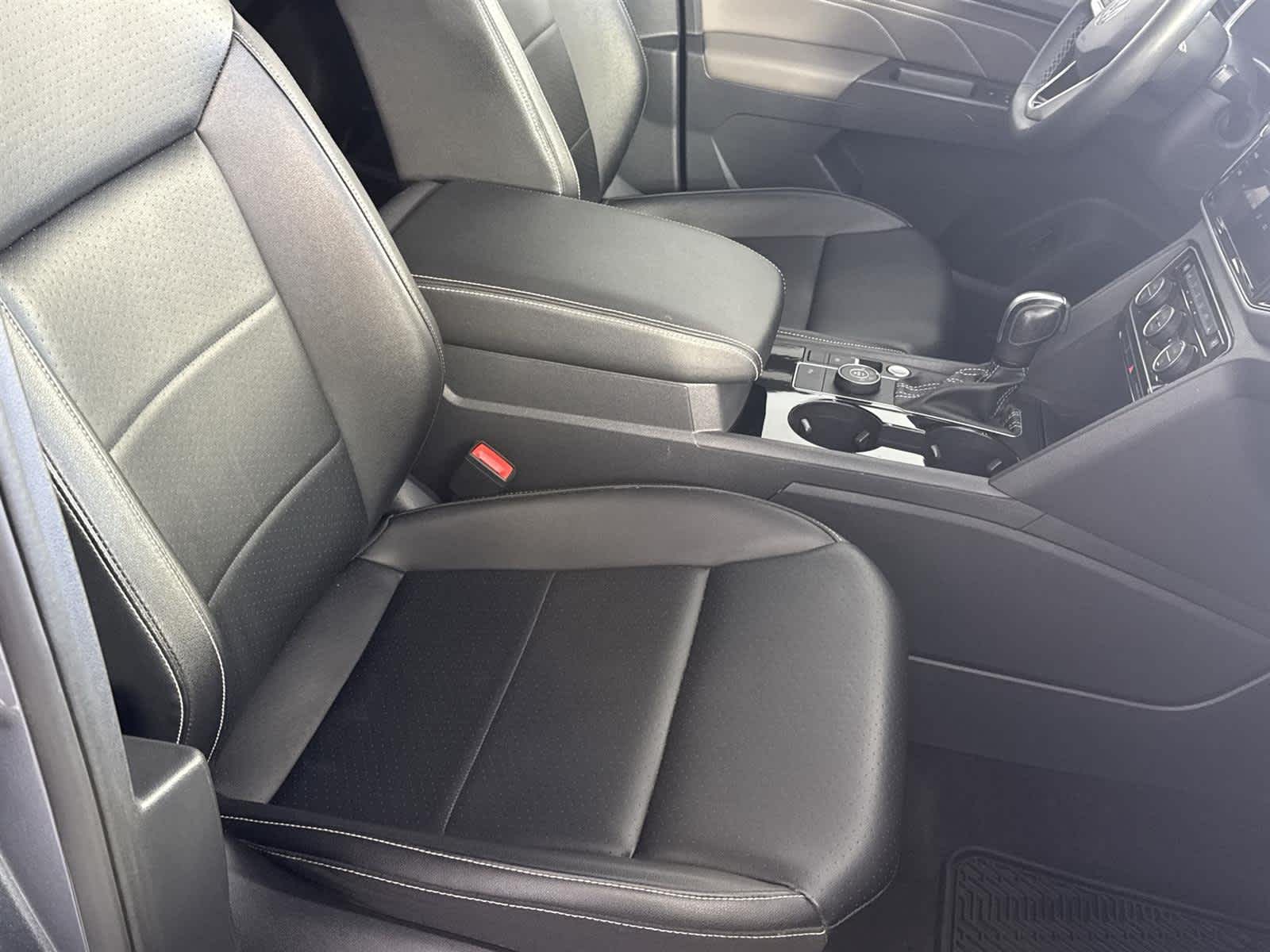 Thumbnail: 2022 Volkswagen Atlas - 15