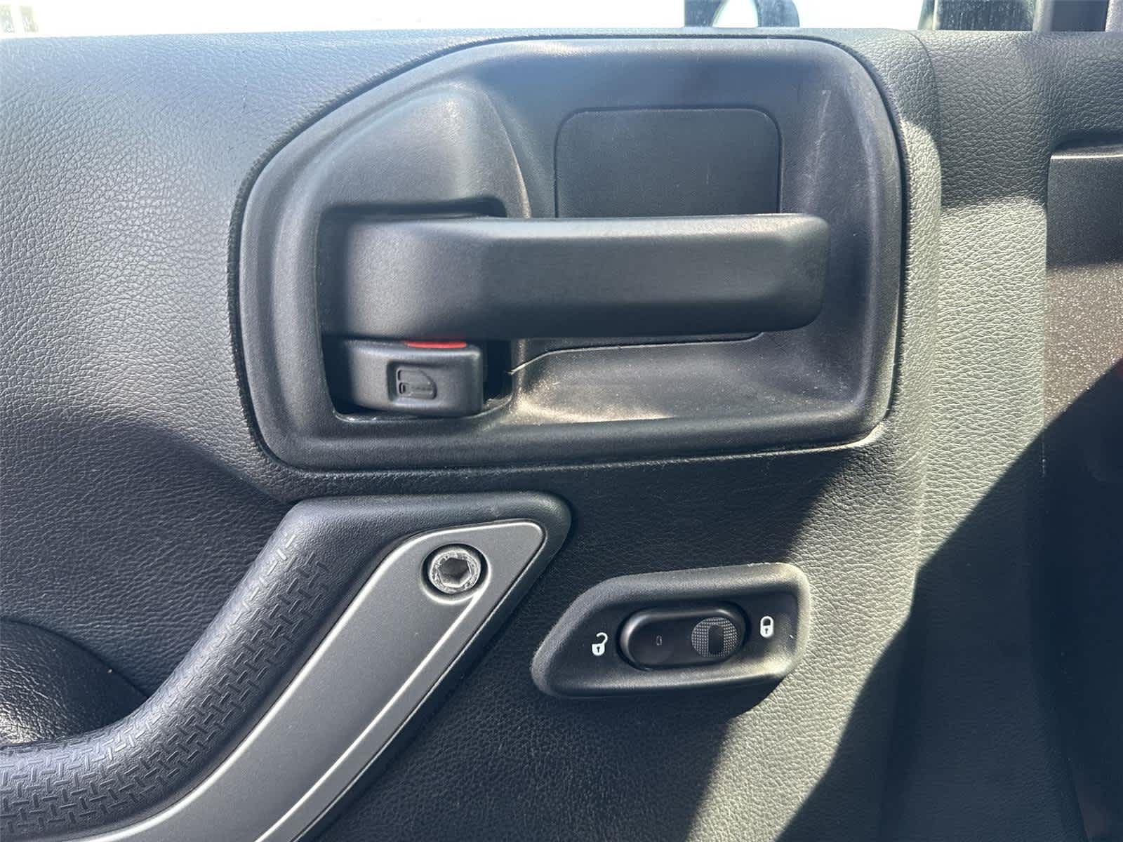 Thumbnail: 2016 Jeep Wrangler - 21