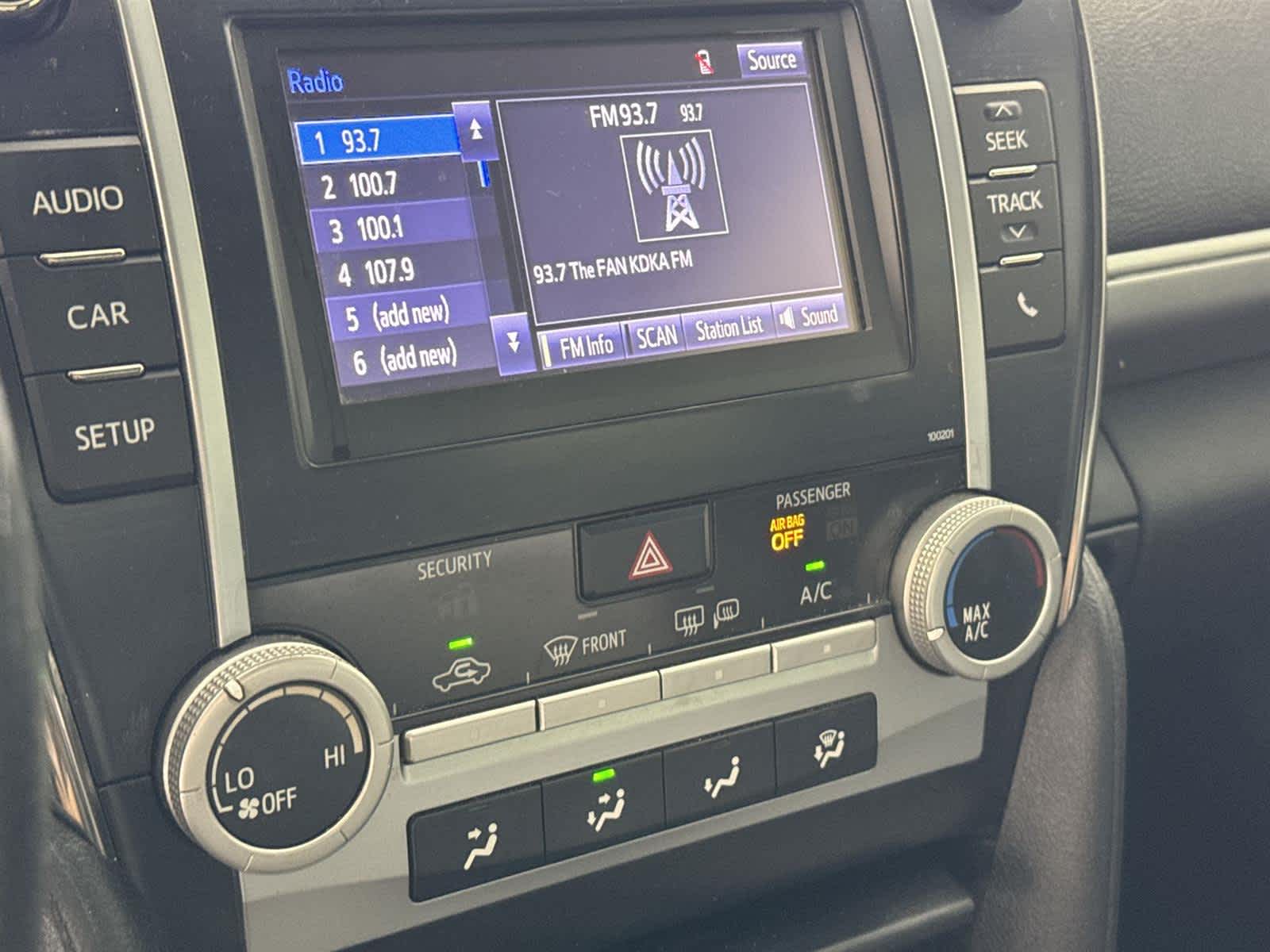 Thumbnail: 2014 Toyota Camry - 18