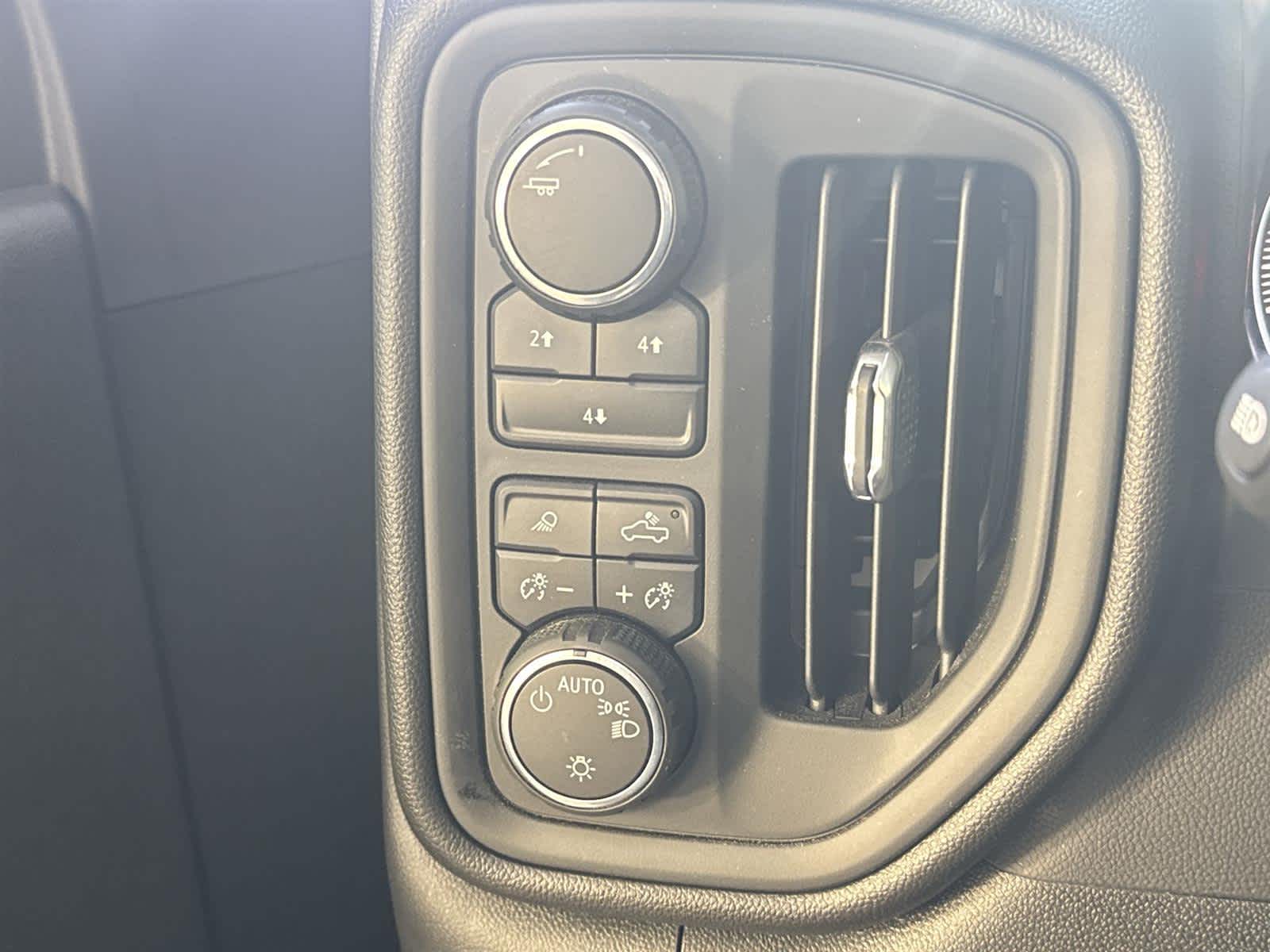 Thumbnail: 2024 Chevrolet Silverado 2500 - 25