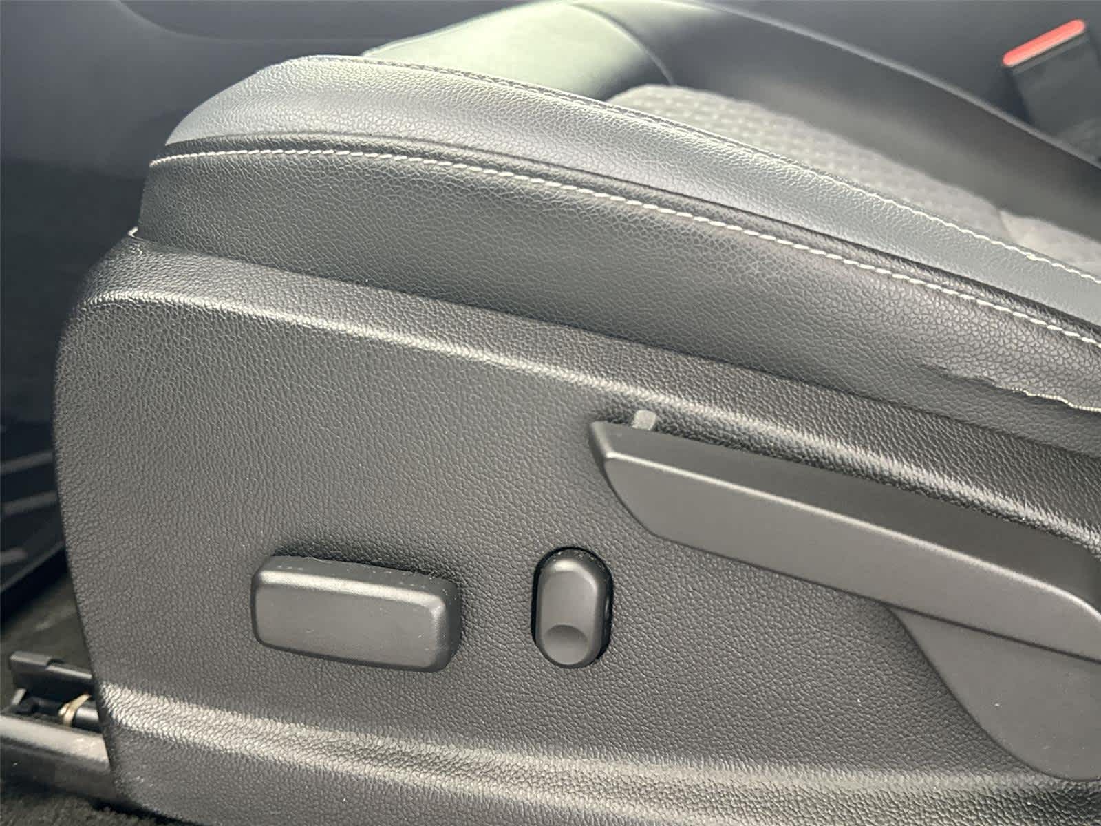 Thumbnail: 2015 Chevrolet Colorado - 14